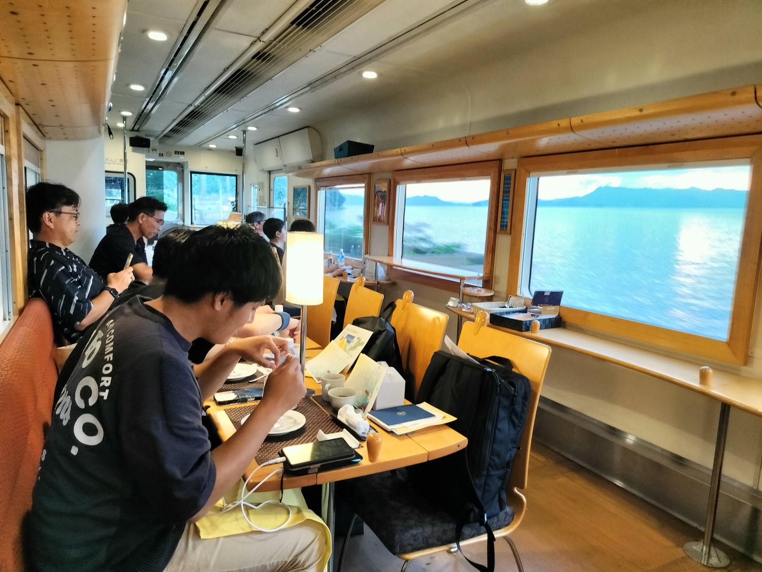 熊本觀光列車┃優雅高級!肥薩橘子鐵道「橘子食堂」 移動餐廳慢嚐美食 招牌夕陽海景 蜜柑啤酒 夏季出水到新八代