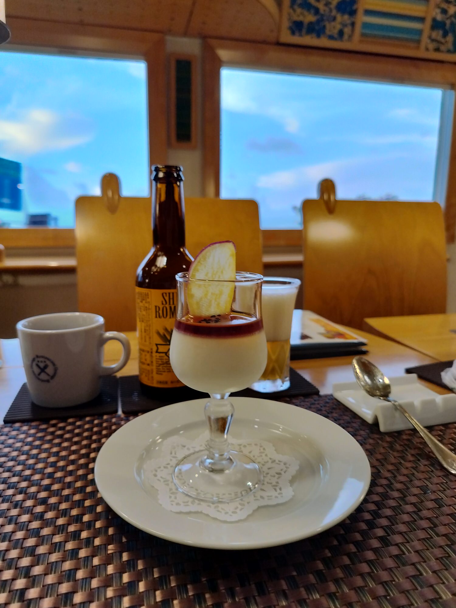 熊本觀光列車┃優雅高級!肥薩橘子鐵道「橘子食堂」 移動餐廳慢嚐美食 招牌夕陽海景 蜜柑啤酒 夏季出水到新八代