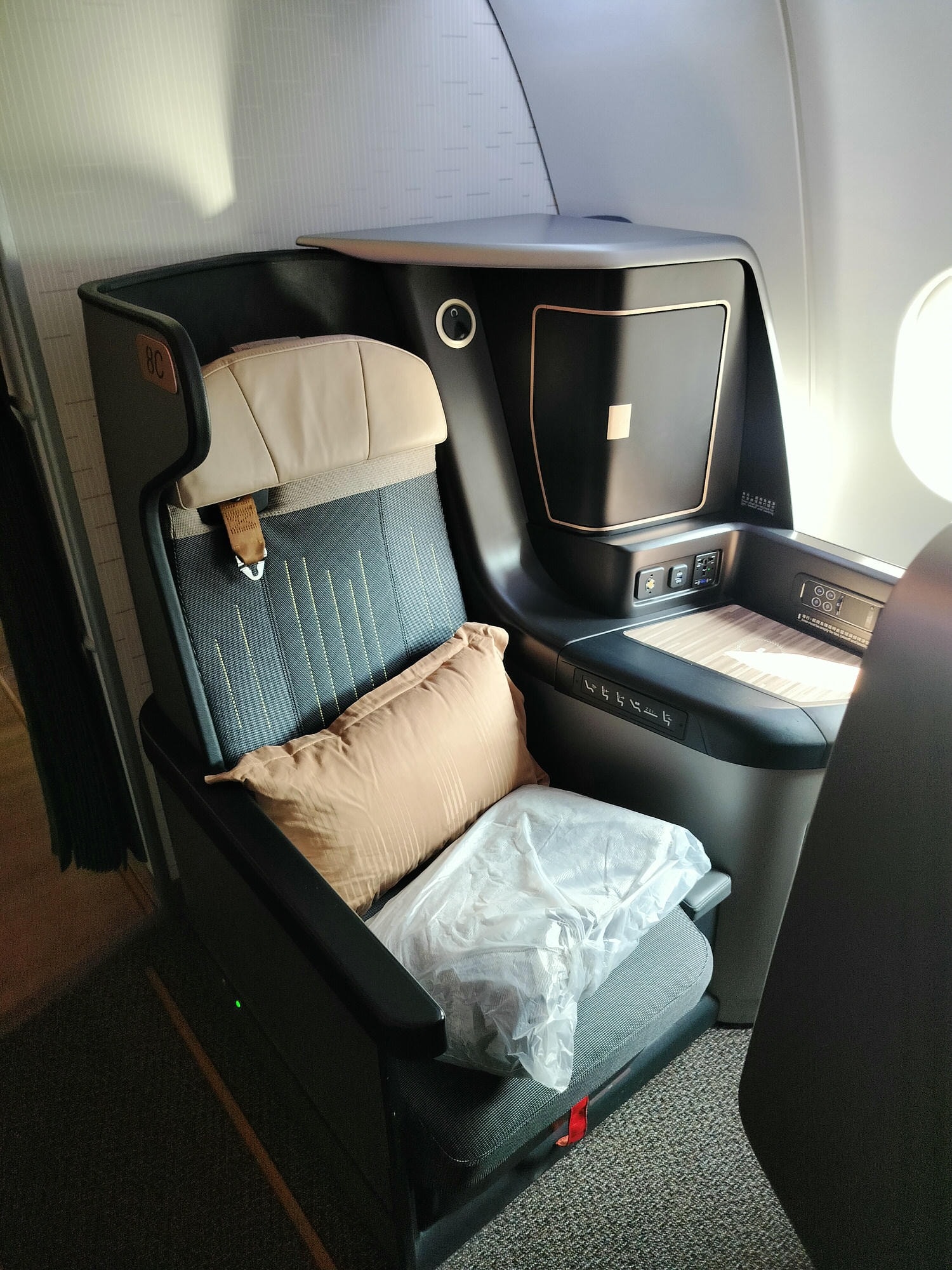 星宇航空┃ STARLUX Airlines星宇飛行記錄 星宇直飛熊本 德島 關西 名古屋 機上餐調酒圖多スターラックス航空