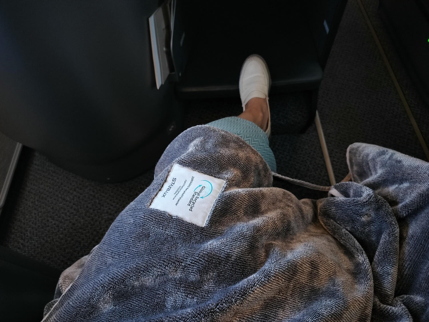 星宇航空┃ STARLUX Airlines星宇飛行記錄 星宇直飛熊本 德島 關西 名古屋 機上餐調酒圖多スターラックス航空