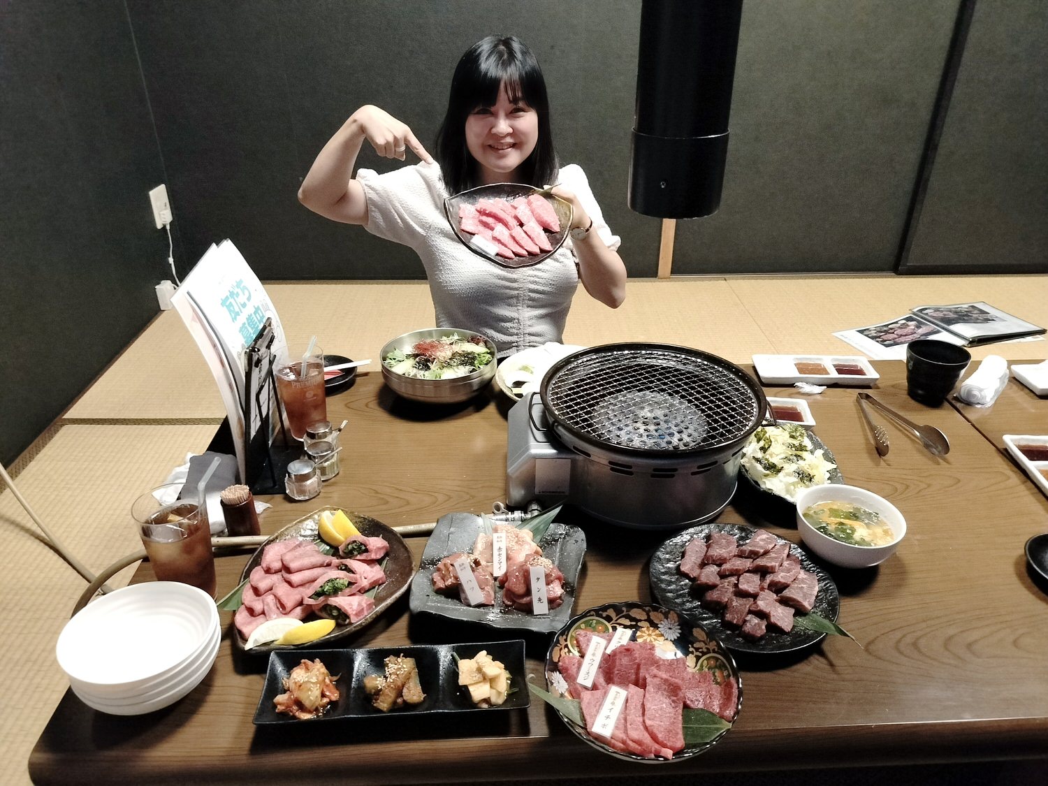 鳥取美食┃JR鳥取站走7分 鳥取和牛「牛王燒肉」一級棒有包廂 萬葉和牛牛舌滿分 附菜單無油煙燒烤在地推薦