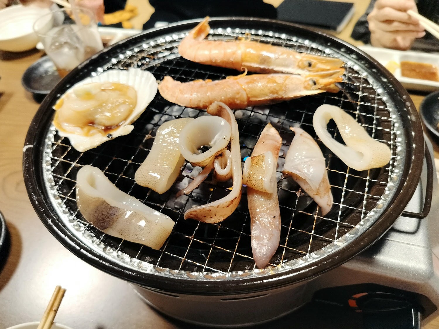 鳥取美食┃JR鳥取站走7分 鳥取和牛「牛王燒肉」一級棒有包廂 萬葉和牛牛舌滿分 附菜單無油煙燒烤在地推薦