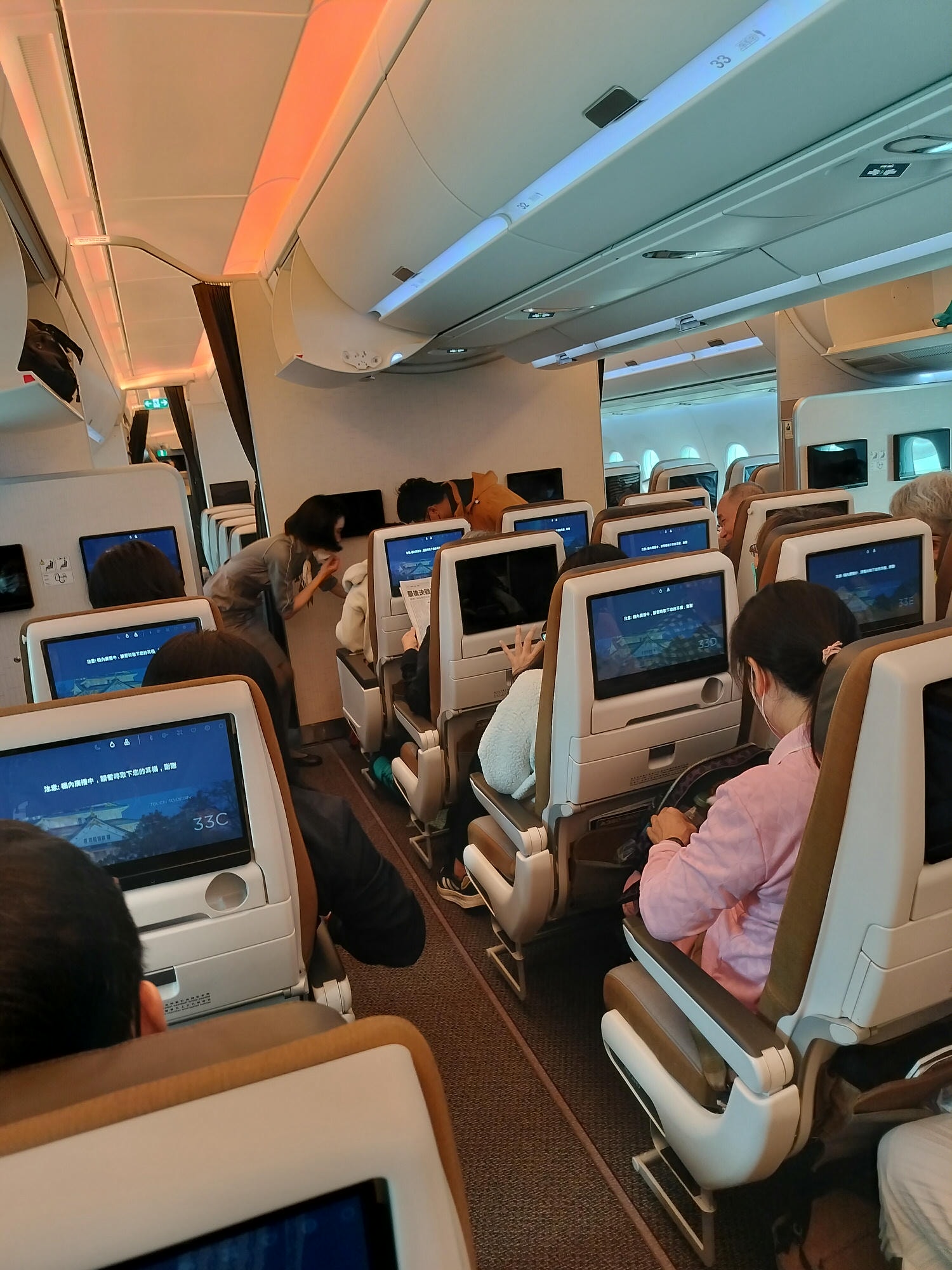 星宇航空┃ STARLUX Airlines星宇飛行記錄 星宇直飛熊本 德島 關西 名古屋 機上餐調酒圖多スターラックス航空