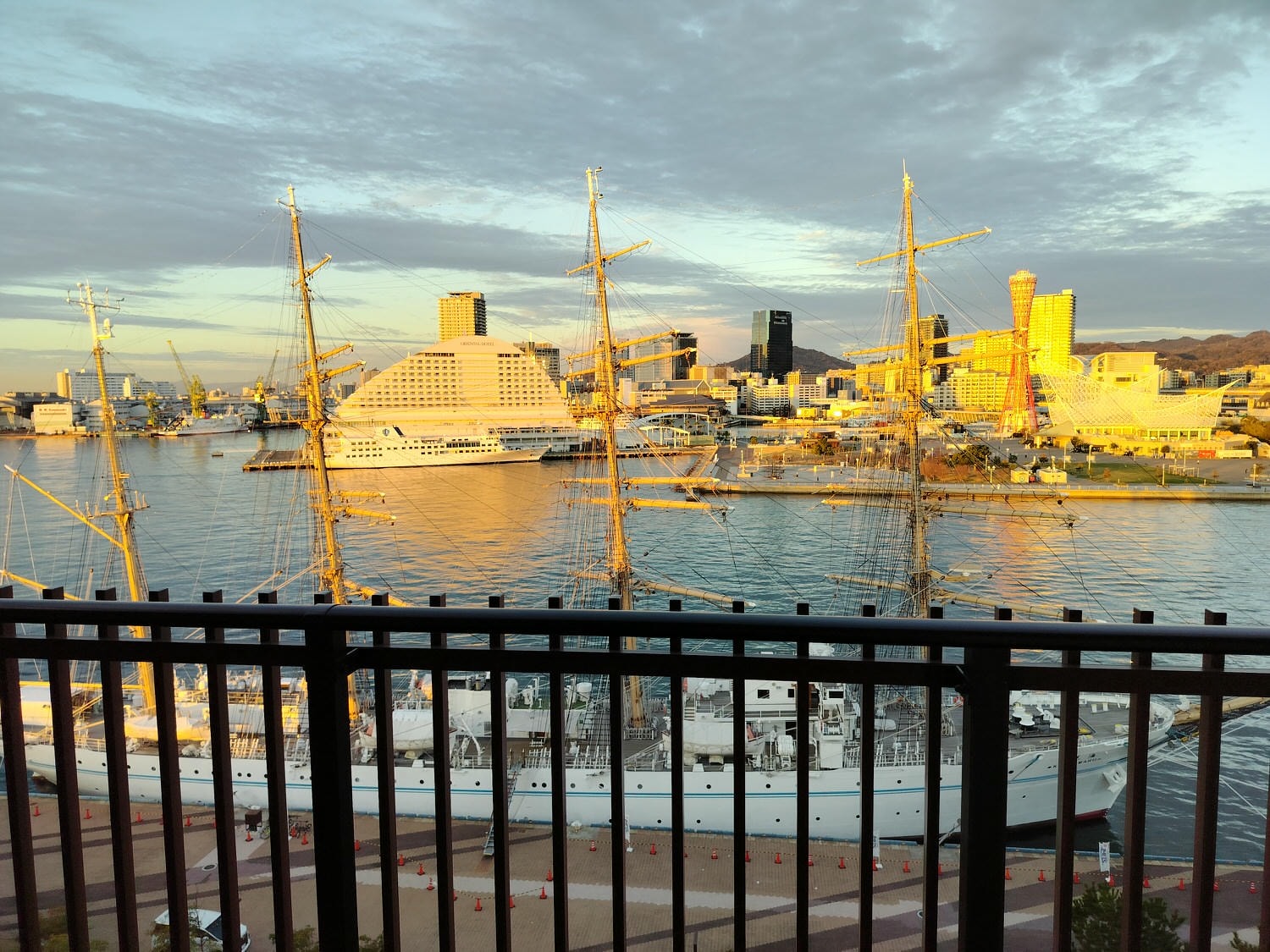 神戶住宿┃豪華溫泉高質感!神戶港溫泉蓮(神戸みなと温泉蓮)房間很大 免費接駁近三宮元町 átoa藝術水族館走2分
