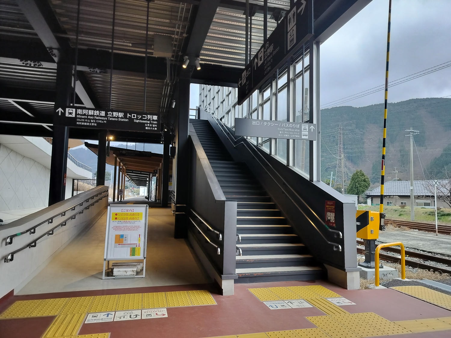 熊本阿蘇自由行┃阿蘇中岳火山口+草千里 立野站搭「南阿蘇鐵道」三款列車 高森站佛朗基像 老街買酒醬油 熊本景點 - 第15張圖 熊本阿蘇自由行┃阿蘇中岳火山口+草千里 立野站搭「南阿蘇鐵道」三款列車 高森站佛朗基像 老街買酒醬油 熊本景點