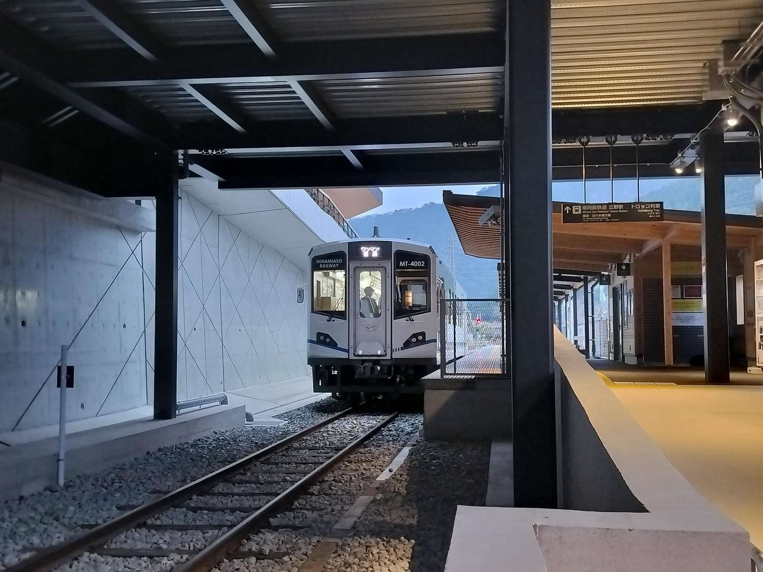 熊本阿蘇自由行┃阿蘇中岳火山口+草千里 立野站搭「南阿蘇鐵道」三款列車 高森站佛朗基像 老街買酒醬油 熊本景點 - 第16張圖 熊本阿蘇自由行┃阿蘇中岳火山口+草千里 立野站搭「南阿蘇鐵道」三款列車 高森站佛朗基像 老街買酒醬油 熊本景點