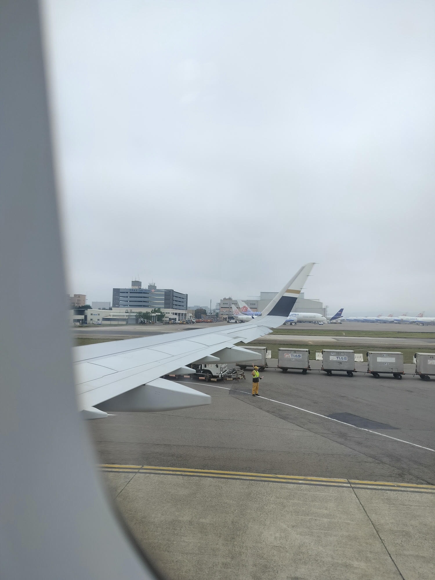 星宇航空┃ STARLUX Airlines星宇飛行記錄 星宇直飛熊本 德島 關西 名古屋 機上餐調酒圖多スターラックス航空