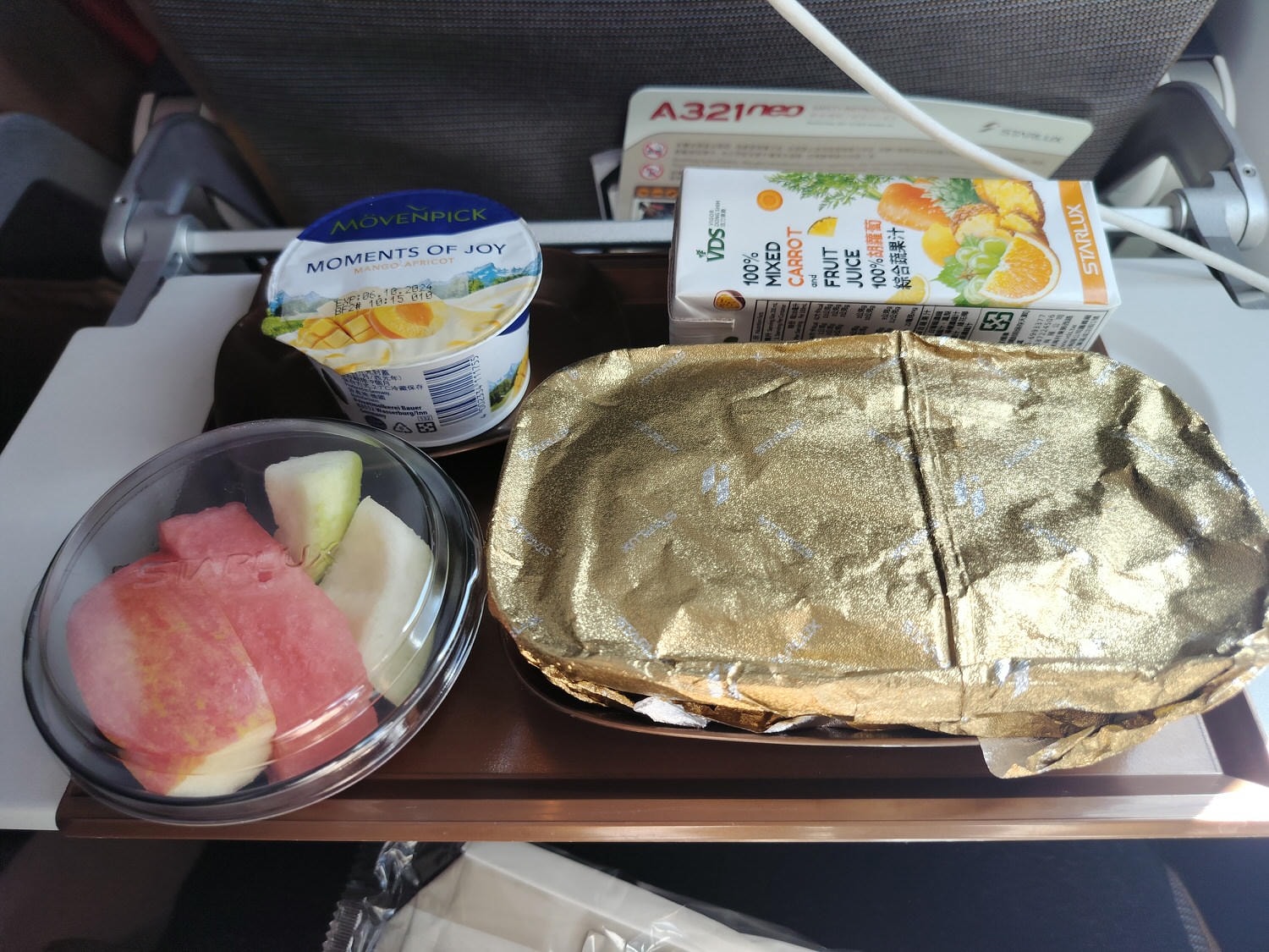 星宇航空┃ STARLUX Airlines星宇飛行記錄 星宇直飛熊本 德島 關西 名古屋 機上餐調酒圖多スターラックス航空