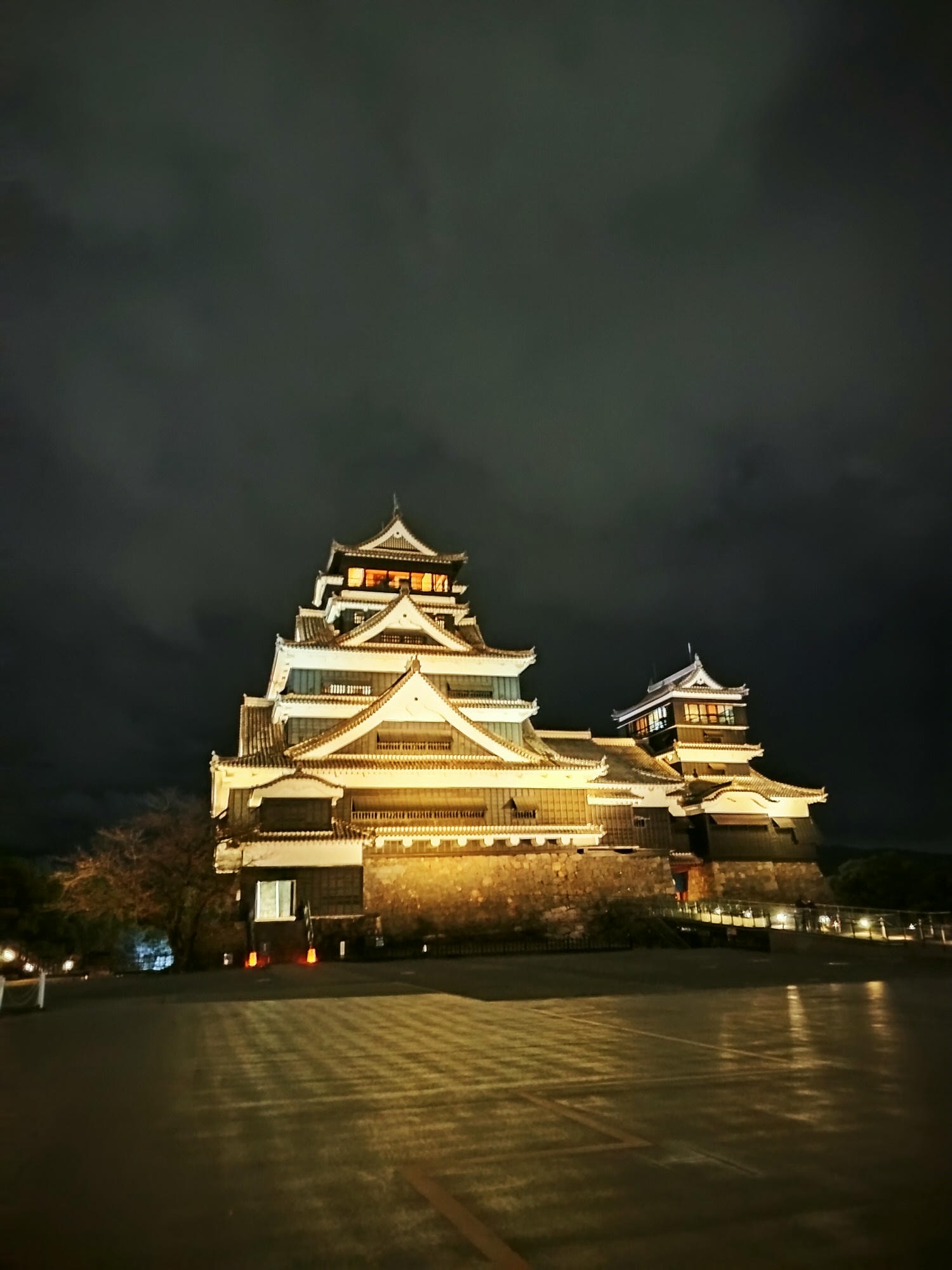 九州熊本┃直飛熊本 2024熊本城夜間點燈賞夜櫻 熊本城櫻花滿開超美 日本三大名城 路面電車熊本城市役所前下車