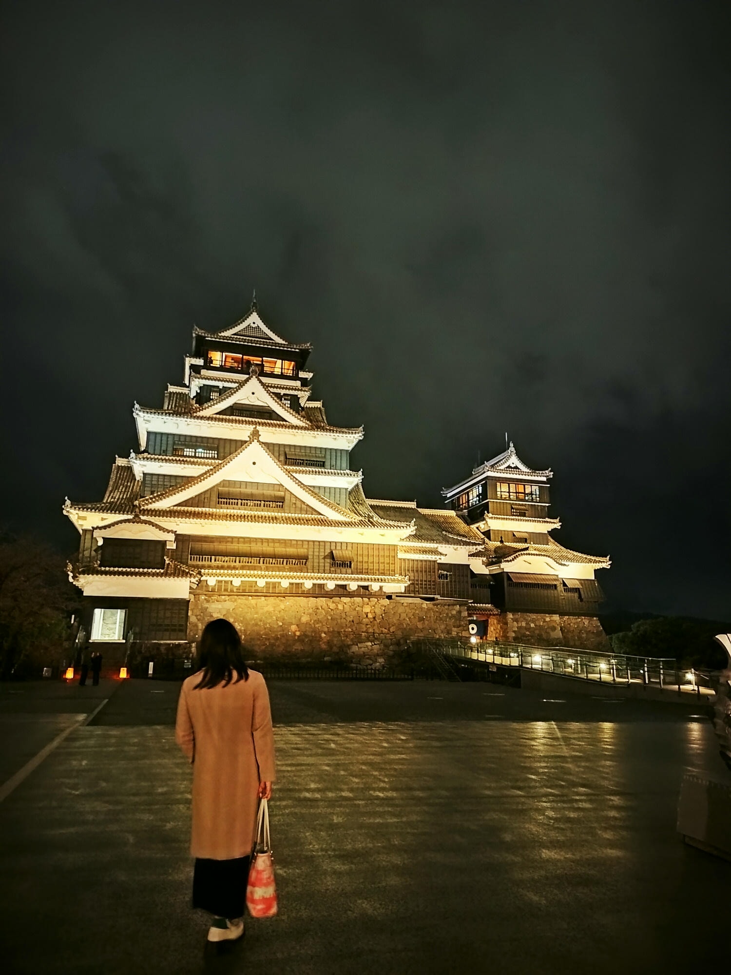 九州熊本┃直飛熊本 2024熊本城夜間點燈賞夜櫻 熊本城櫻花滿開超美 日本三大名城 路面電車熊本城市役所前下車