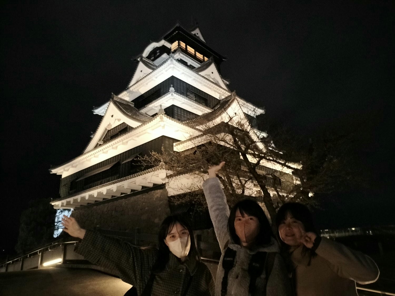 九州熊本┃直飛熊本 2024熊本城夜間點燈賞夜櫻 熊本城櫻花滿開超美 日本三大名城 路面電車熊本城市役所前下車