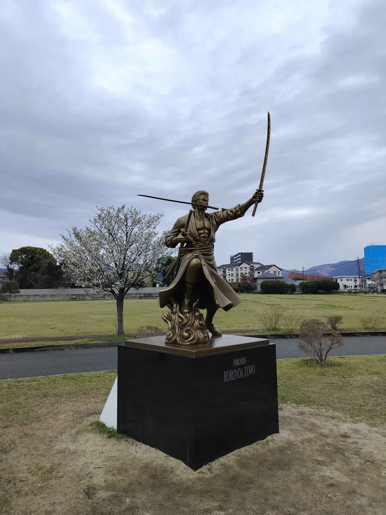 熊本景點┃草帽海賊團10座銅像捕獲 熊本自由行海賊迷 高森佛朗基縣廳魯夫 萌之里娜美 索隆喬巴香吉士 布魯克騙人布