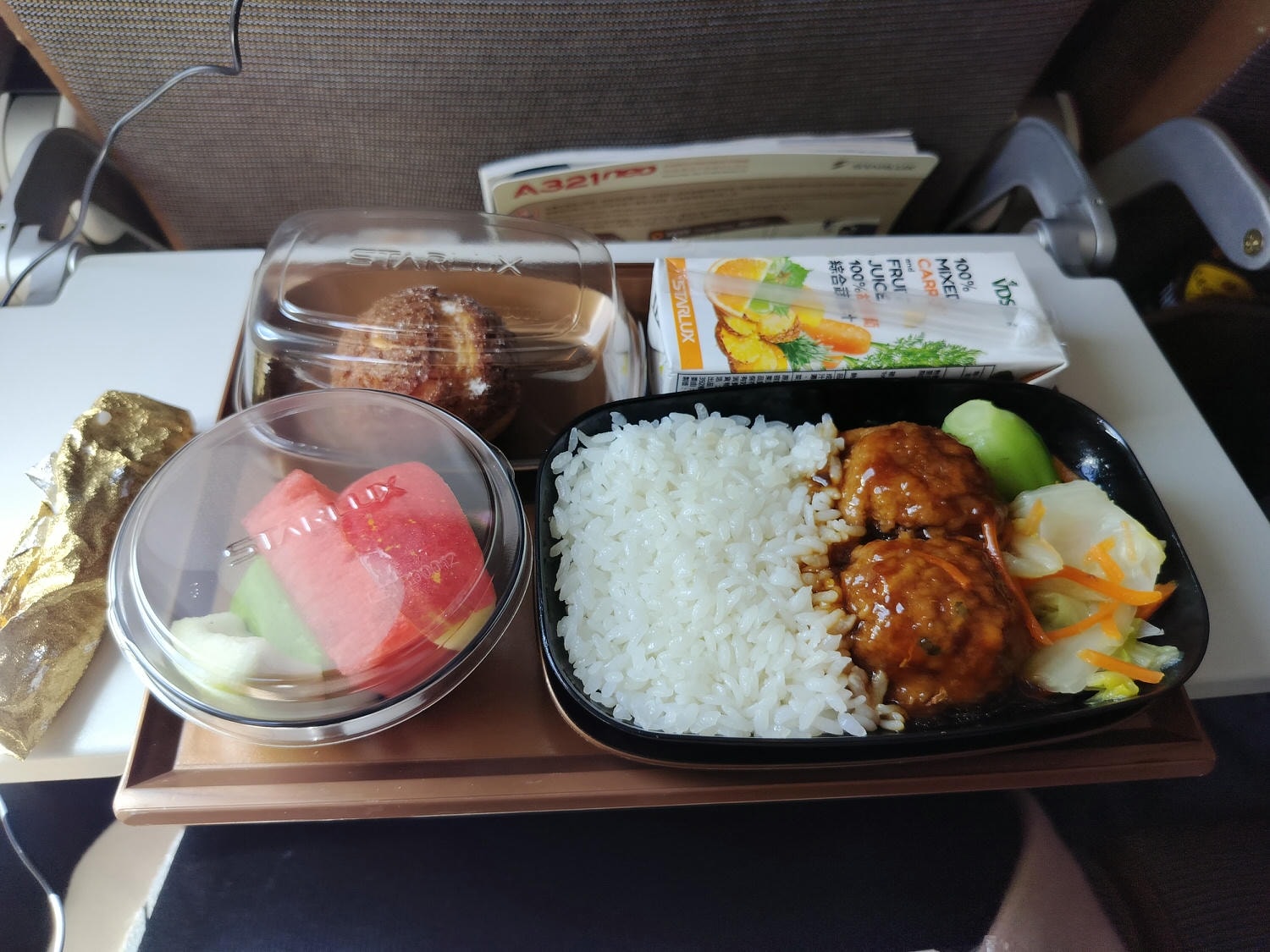 星宇航空┃ STARLUX Airlines星宇飛行記錄 星宇直飛熊本 德島 關西 名古屋 機上餐調酒圖多スターラックス航空