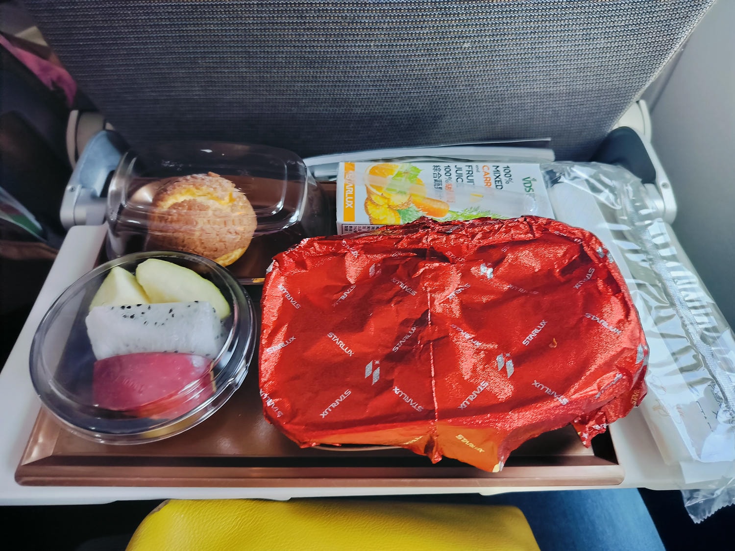 星宇航空┃ STARLUX Airlines星宇飛行記錄 星宇直飛熊本 德島 關西 名古屋 機上餐調酒圖多スターラックス航空