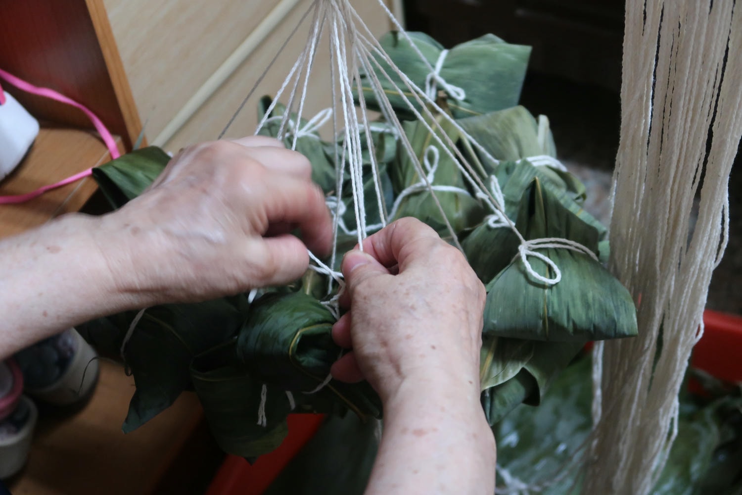 日常記錄┃媽媽包的肉粽超香 自家包的水餃顆顆飽滿 お母さんが手作りの水餃子と粽~台湾粽が美味しくて大好きな味