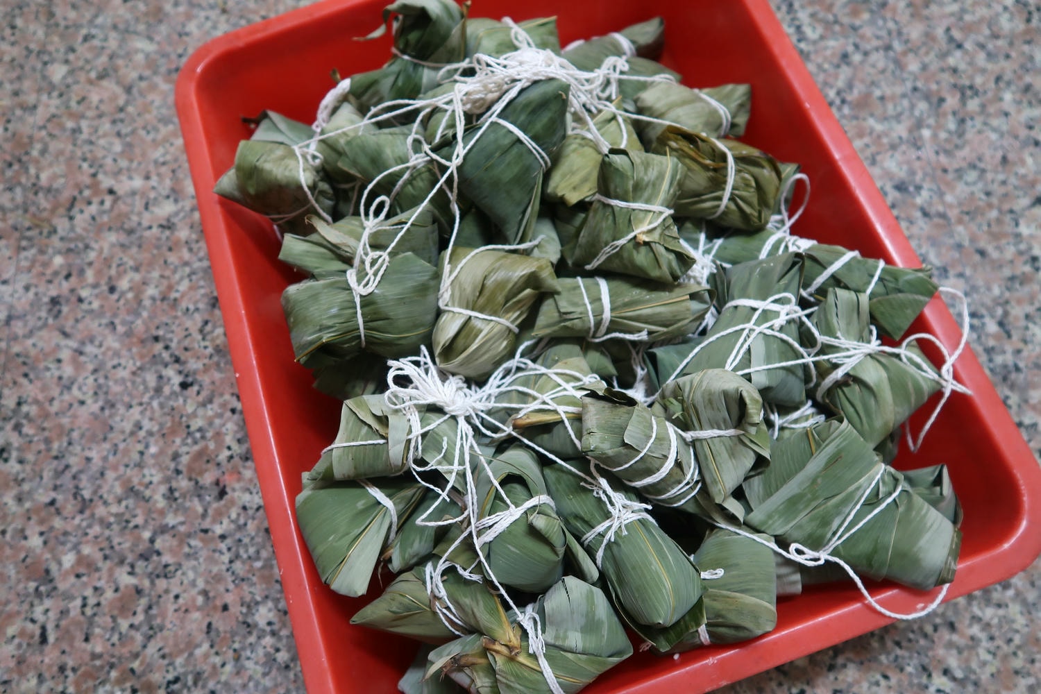 日常記錄┃媽媽包的肉粽超香 自家包的水餃顆顆飽滿 お母さんが手作りの水餃子と粽~台湾粽が美味しくて大好きな味