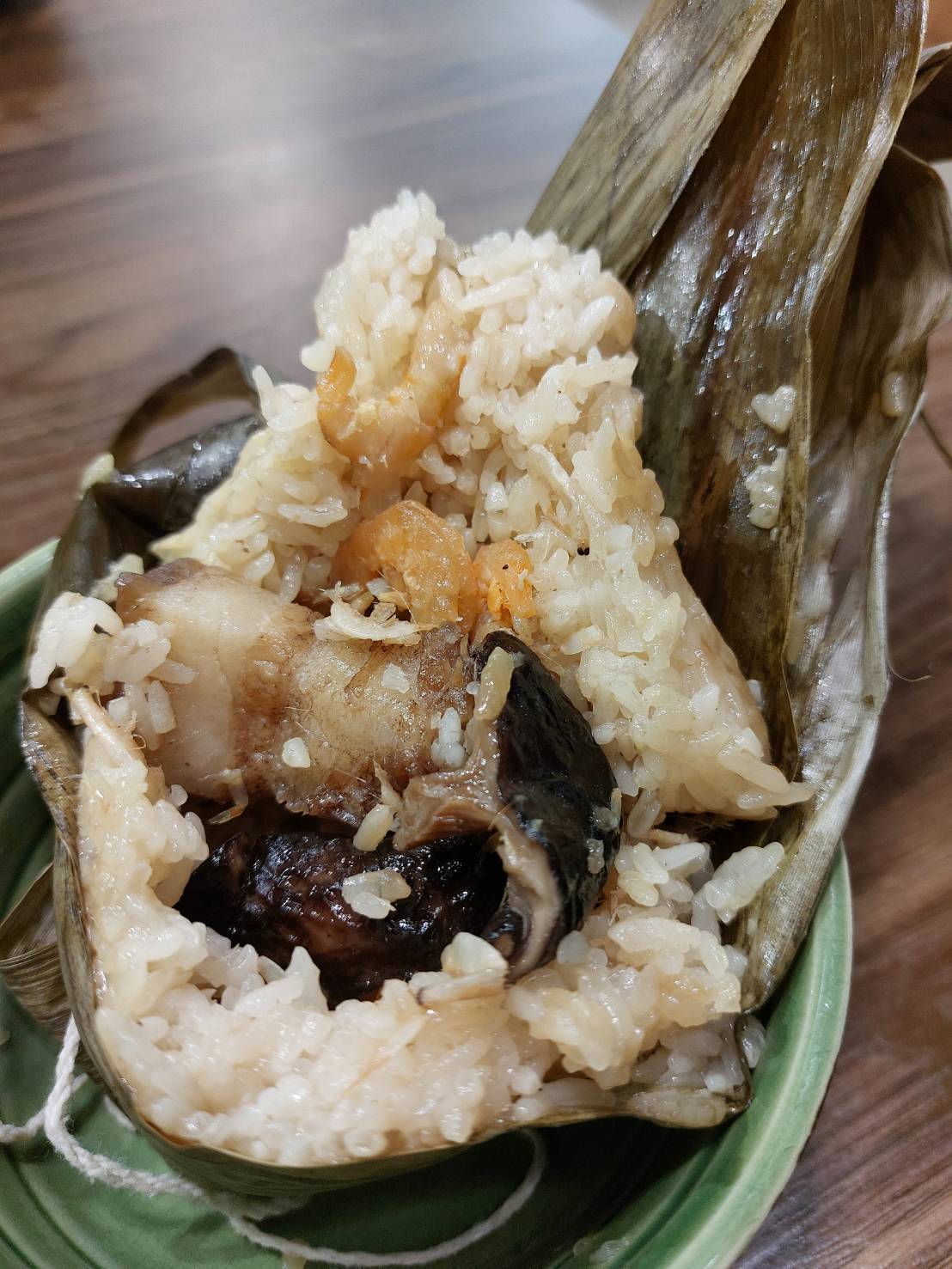 日常記錄┃媽媽包的肉粽超香 自家包的水餃顆顆飽滿 お母さんが手作りの水餃子と粽~台湾粽が美味しくて大好きな味