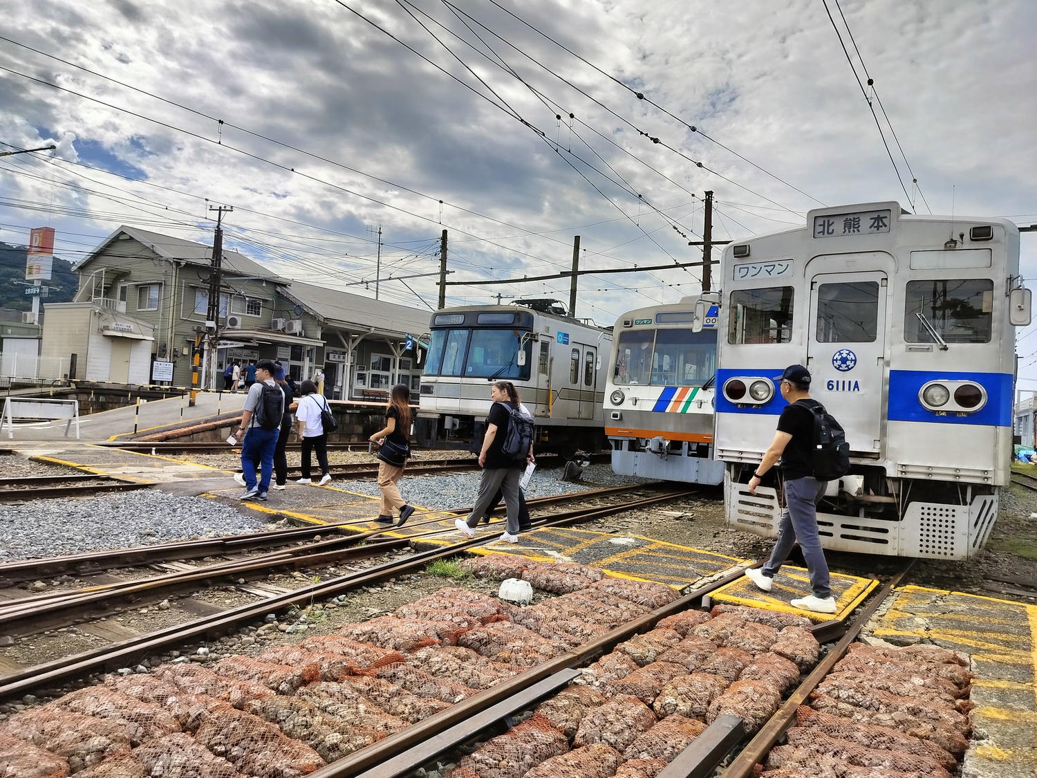 熊本路面交通┃熊本市二大電鐵整理「萌熊電鐵」+「路面電車」怎麼搭?電車一日券500日幣 北熊本站買熊本熊週邊