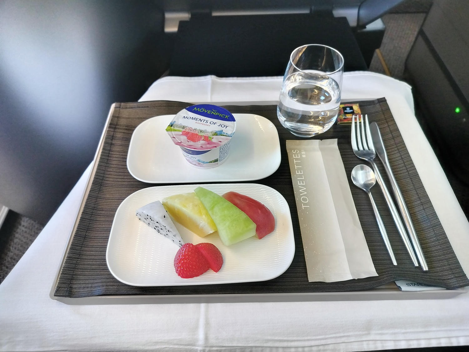 星宇航空┃ STARLUX Airlines星宇飛行記錄 星宇直飛熊本 德島 關西 名古屋 機上餐調酒圖多スターラックス航空