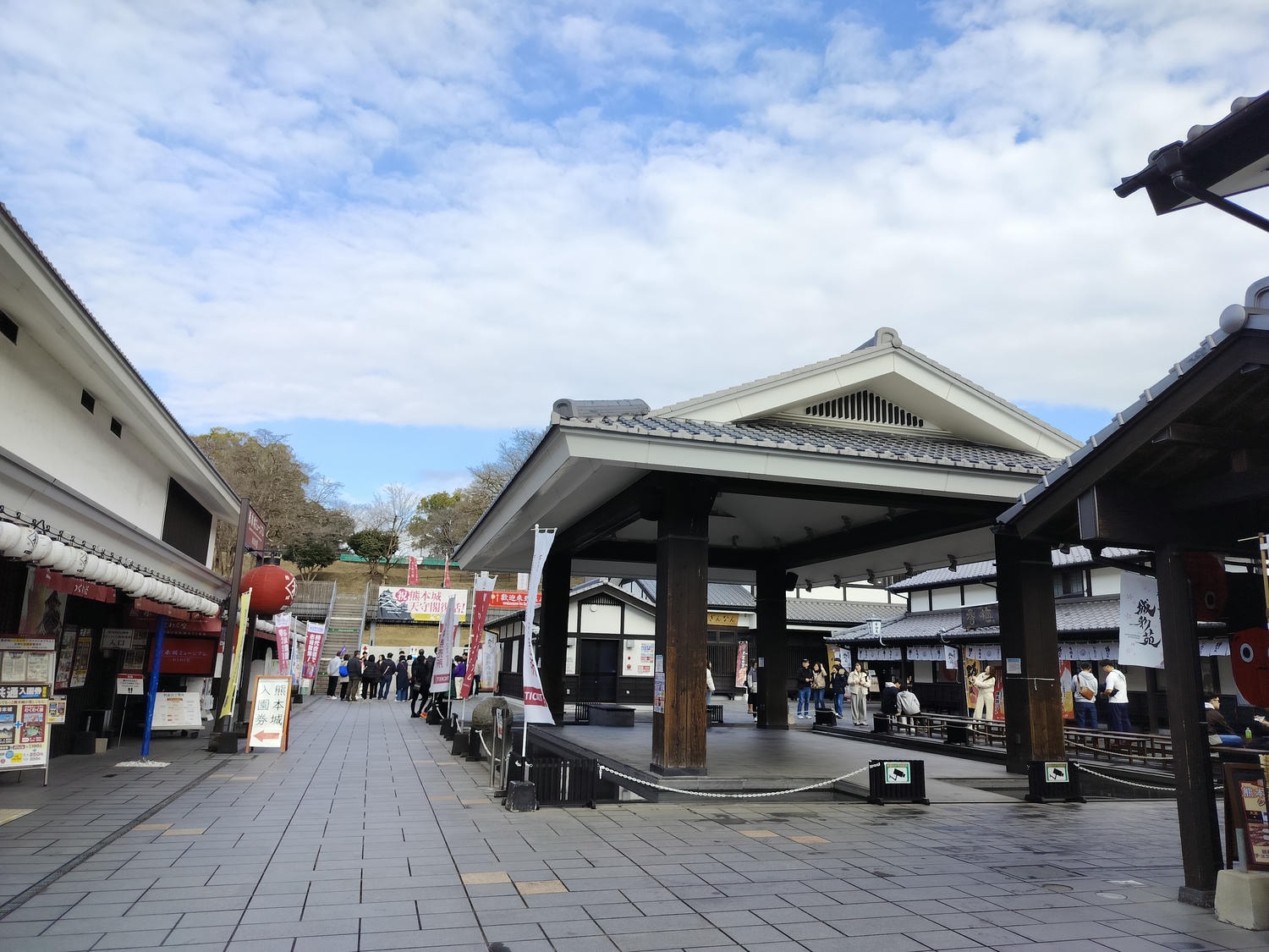 九州熊本┃四季熊本城 秋楓春櫻冬也美 天守閣復活登三次 湧湧座體驗歷史 賞櫻夜櫻超大銀杏 日本三大名城 - 第43張圖 九州熊本┃四季熊本城 秋楓春櫻冬也美 天守閣復活登三次 湧湧座體驗歷史 賞櫻夜櫻超大銀杏 日本三大名城