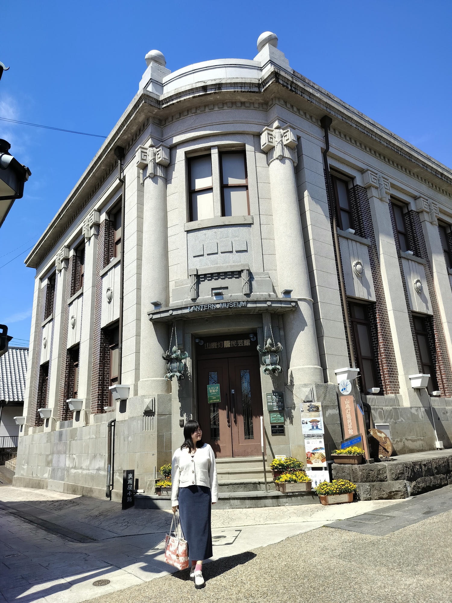 熊本自由行┃北部山鹿老街全整理!古代劇場八千代座 山鹿燈籠民藝館 買酒仙貝味噌米米惣門之旅 午餐咖啡饅頭 足浴溫泉 - 第13張圖 熊本自由行┃北部山鹿老街全整理!古代劇場八千代座 山鹿燈籠民藝館 買酒仙貝味噌米米惣門之旅 午餐咖啡饅頭 足浴溫泉