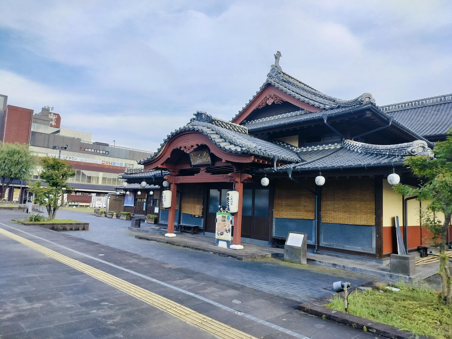 熊本自由行┃北部山鹿老街全整理!古代劇場八千代座 山鹿燈籠民藝館 買酒仙貝味噌米米惣門之旅 午餐咖啡饅頭 足浴溫泉 - 第70張圖 熊本自由行┃北部山鹿老街全整理!古代劇場八千代座 山鹿燈籠民藝館 買酒仙貝味噌米米惣門之旅 午餐咖啡饅頭 足浴溫泉