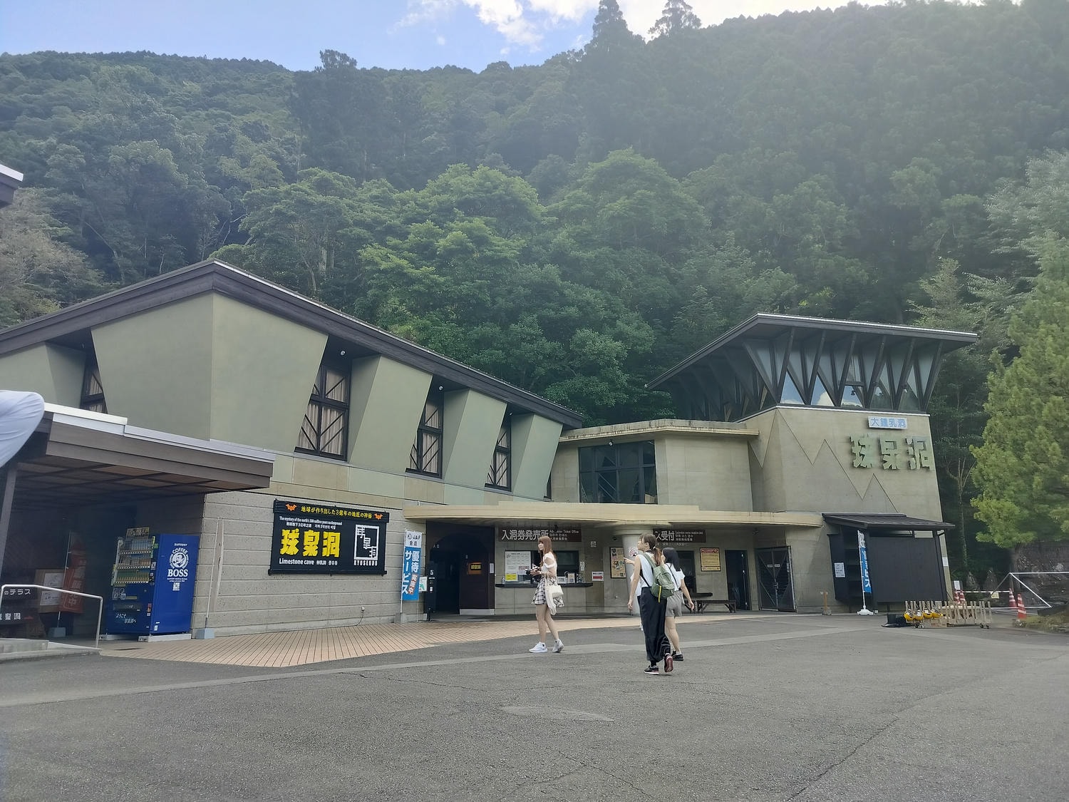 南熊本景點┃球磨燒酎博物館白岳傳承藏 八代港熊本熊公園 國寶青井阿蘇神社 球磨川遊船 鐘乳石球泉洞 肥薩橘子鐵道