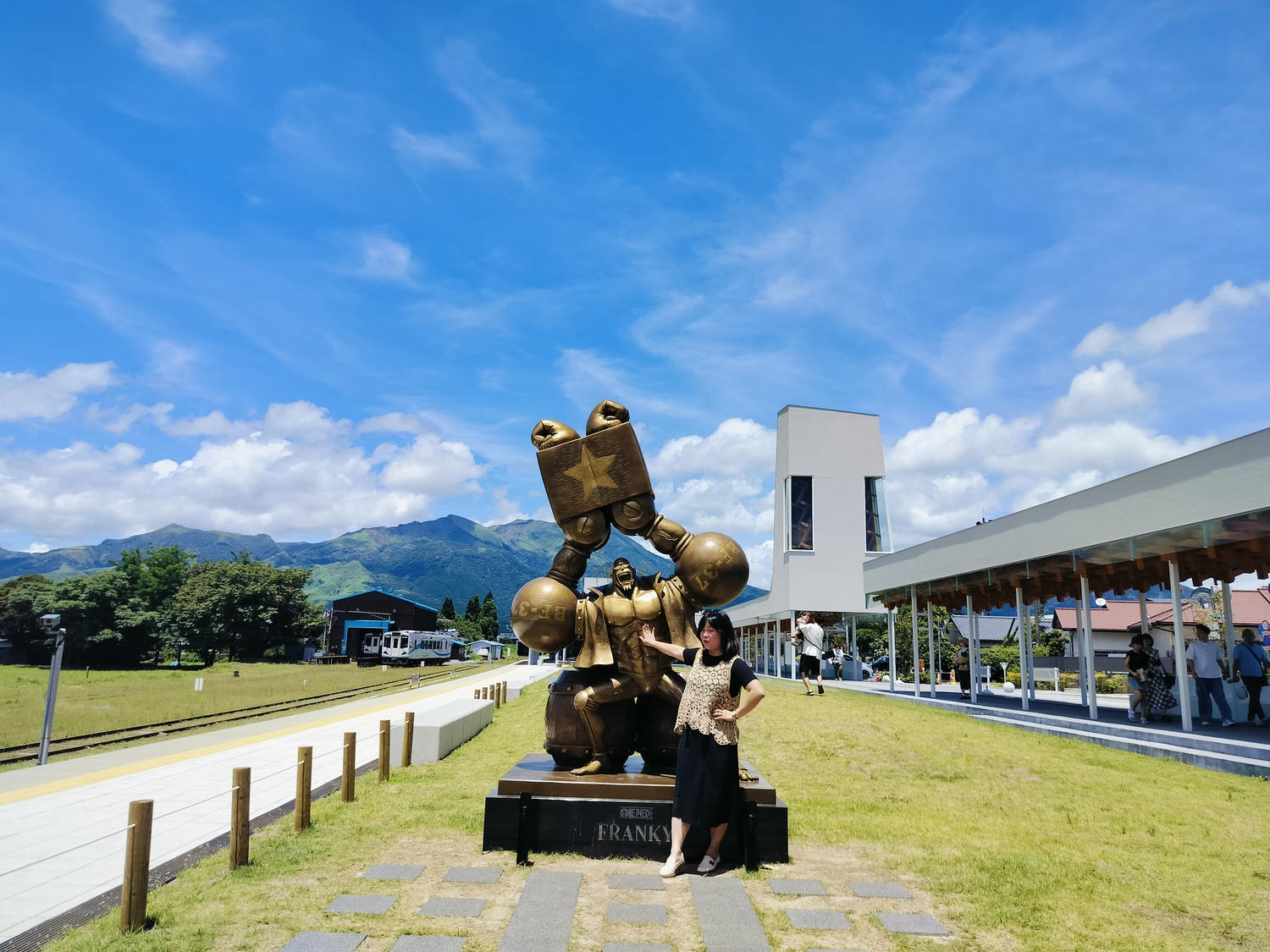 熊本景點┃草帽海賊團10座銅像捕獲 熊本自由行海賊迷 高森佛朗基縣廳魯夫 萌之里娜美 索隆喬巴香吉士 布魯克騙人布