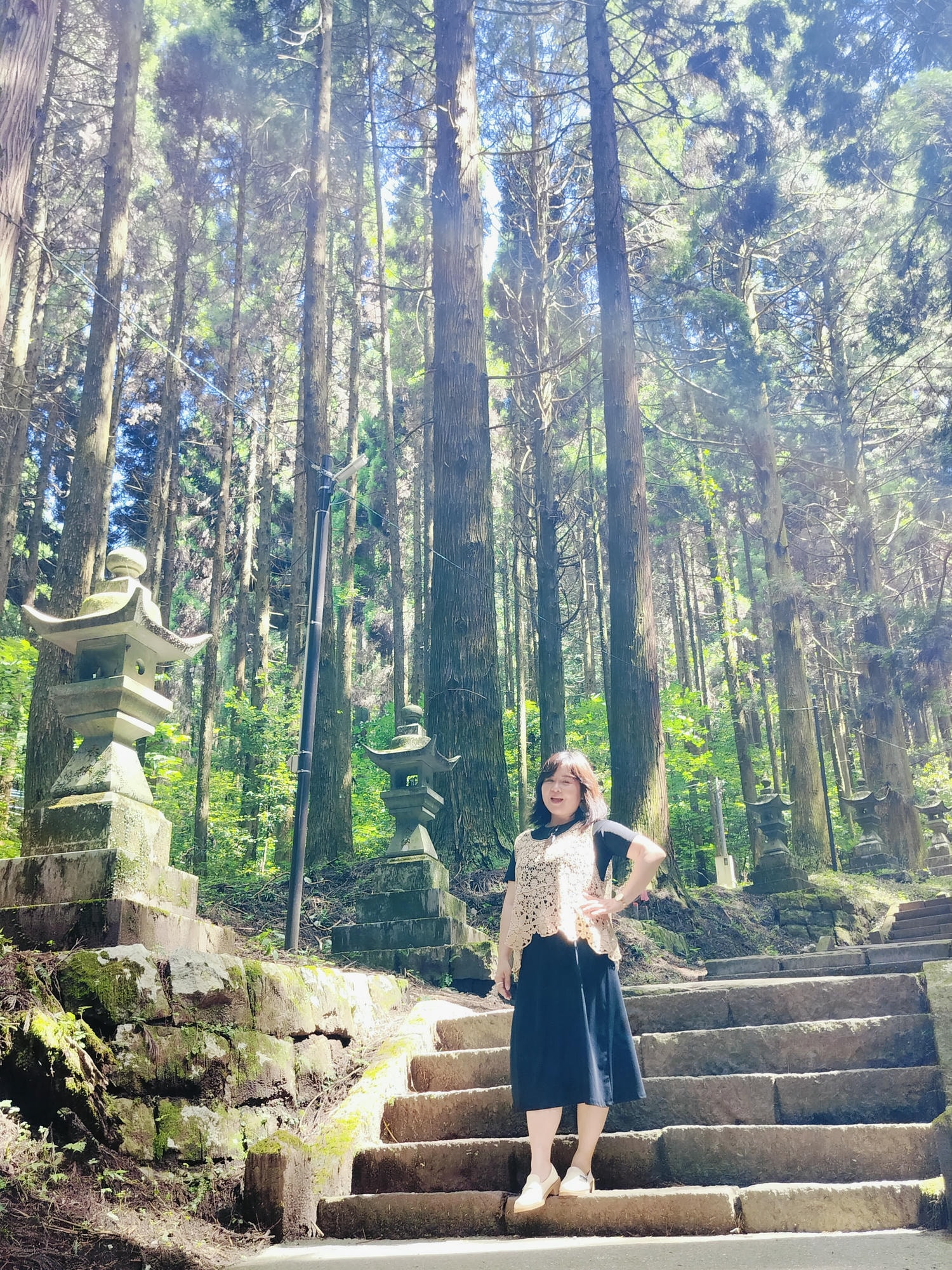 熊本自由行┃交通不難!大晴+大雨二種神秘「上色見熊野座神社」97座石燈籠置身異世界 南阿蘇高森站搭巴士計程車 - 第19張圖 熊本自由行┃交通不難!大晴+大雨二種神秘「上色見熊野座神社」97座石燈籠置身異世界 南阿蘇高森站搭巴士計程車