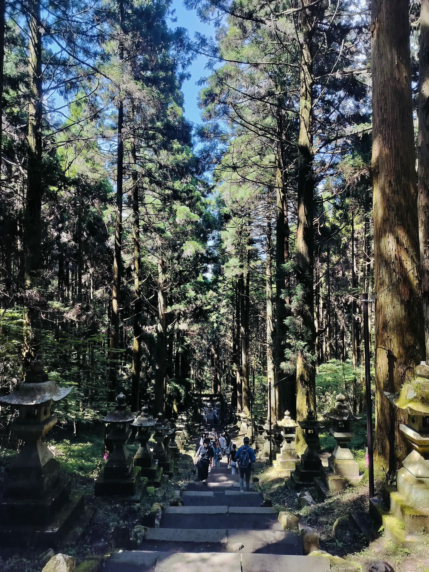 熊本自由行┃交通不難!大晴+大雨二種神秘「上色見熊野座神社」97座石燈籠置身異世界 南阿蘇高森站搭巴士計程車 - 第21張圖 熊本自由行┃交通不難!大晴+大雨二種神秘「上色見熊野座神社」97座石燈籠置身異世界 南阿蘇高森站搭巴士計程車