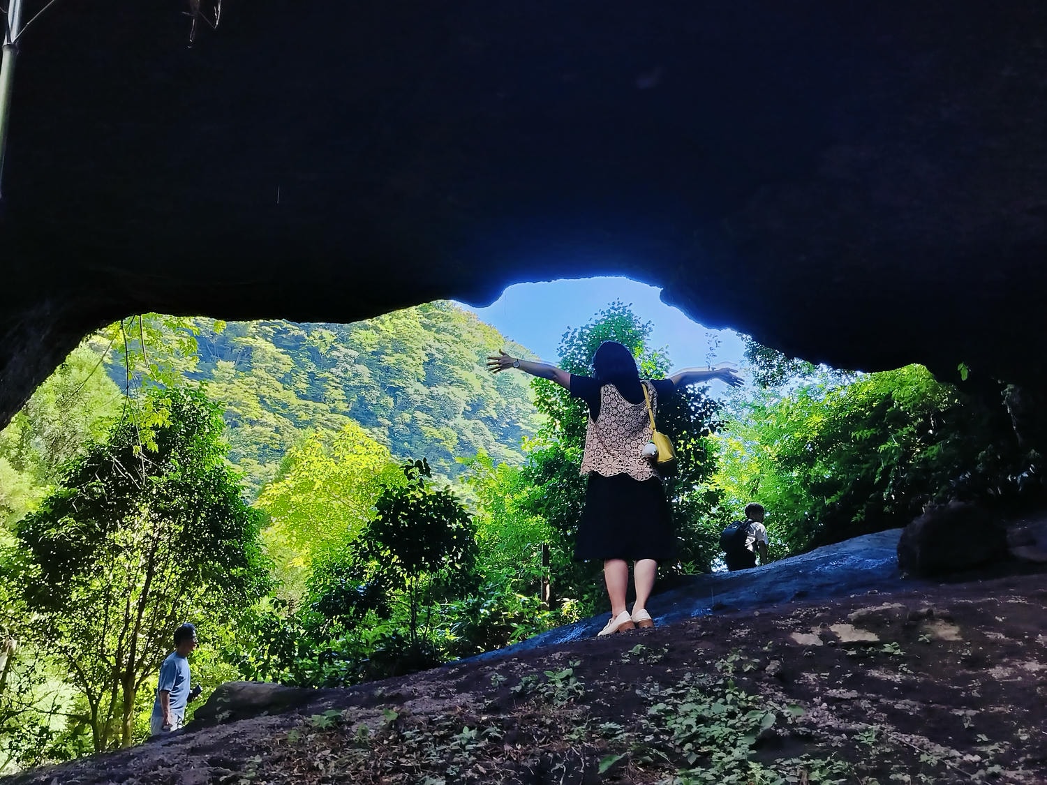 熊本自由行┃交通不難!大晴+大雨二種神秘「上色見熊野座神社」97座石燈籠置身異世界 南阿蘇高森站搭巴士計程車 - 第26張圖 熊本自由行┃交通不難!大晴+大雨二種神秘「上色見熊野座神社」97座石燈籠置身異世界 南阿蘇高森站搭巴士計程車
