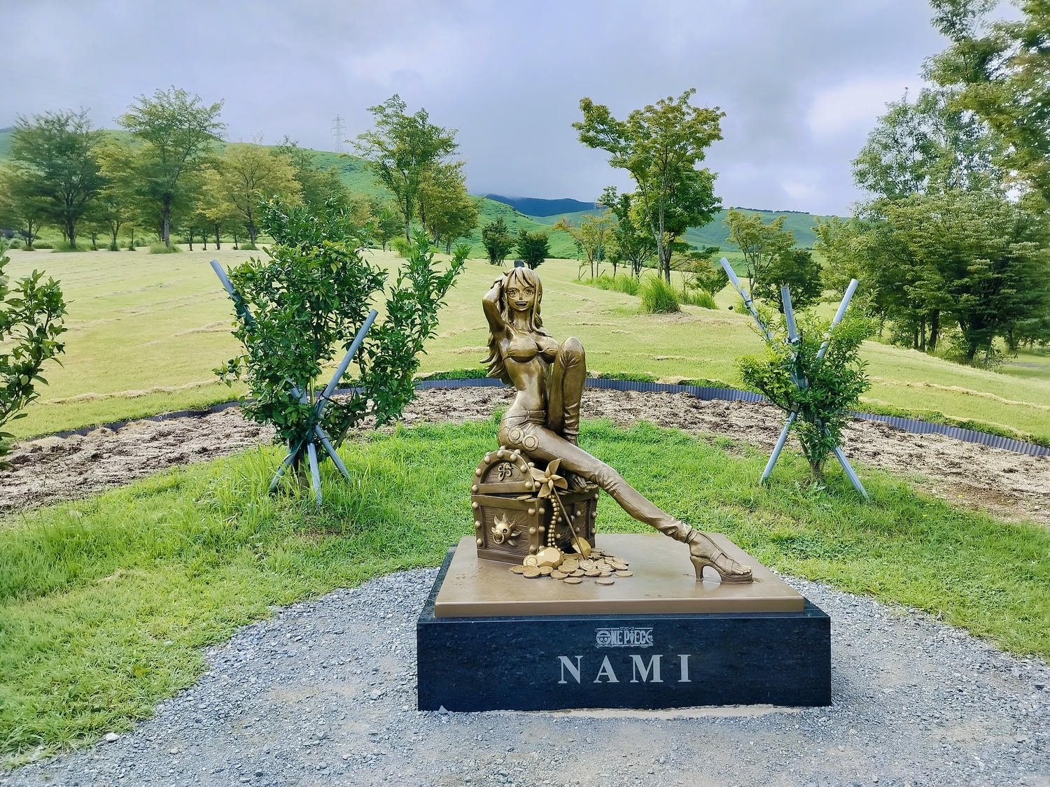 熊本景點┃草帽海賊團10座銅像捕獲 熊本自由行海賊迷 高森佛朗基縣廳魯夫 萌之里娜美 索隆喬巴香吉士 布魯克騙人布
