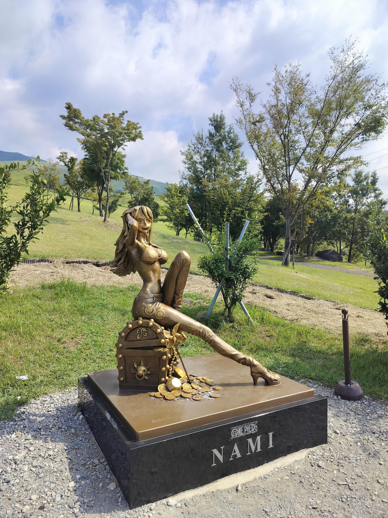 熊本景點┃草帽海賊團10座銅像捕獲 熊本自由行海賊迷 高森佛朗基縣廳魯夫 萌之里娜美 索隆喬巴香吉士 布魯克騙人布