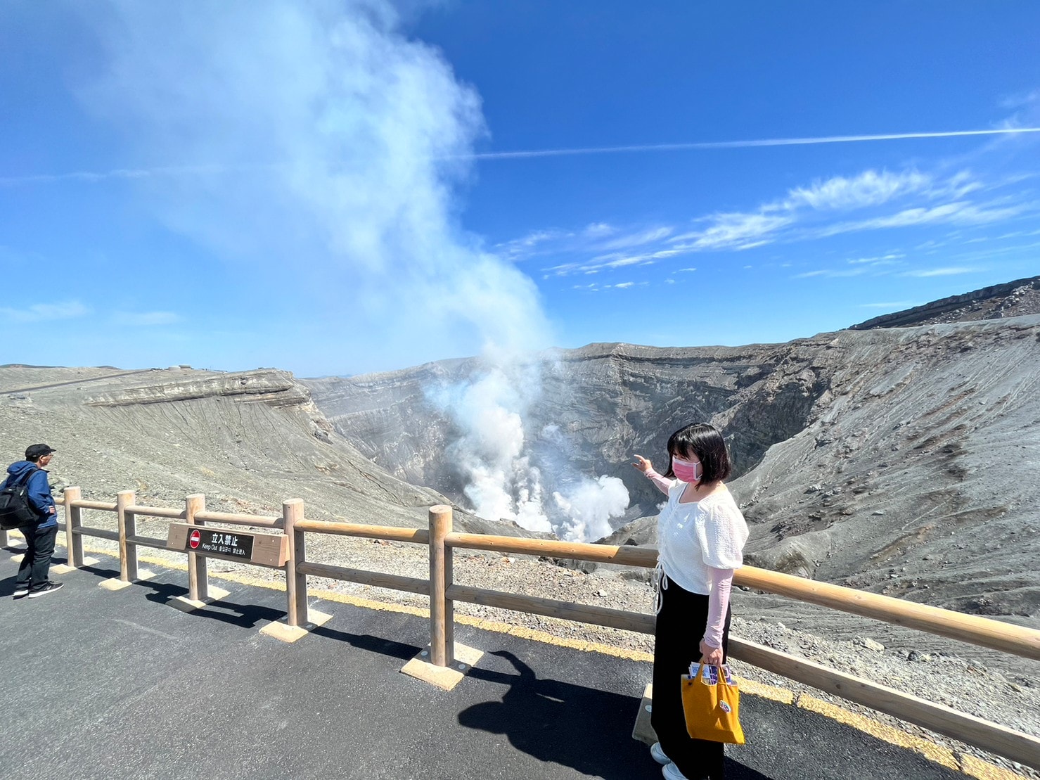 熊本阿蘇自由行┃阿蘇中岳火山口+草千里 立野站搭「南阿蘇鐵道」三款列車 高森站佛朗基像 老街買酒醬油 熊本景點 - 第14張圖 熊本阿蘇自由行┃阿蘇中岳火山口+草千里 立野站搭「南阿蘇鐵道」三款列車 高森站佛朗基像 老街買酒醬油 熊本景點
