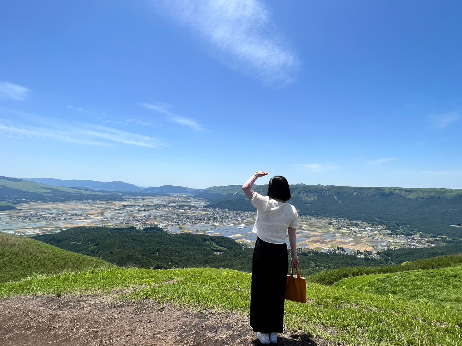 熊本阿蘇自由行┃阿蘇中岳火山口+草千里 立野站搭「南阿蘇鐵道」三款列車 高森站佛朗基像 老街買酒醬油 熊本景點 - 第4張圖 熊本阿蘇自由行┃阿蘇中岳火山口+草千里 立野站搭「南阿蘇鐵道」三款列車 高森站佛朗基像 老街買酒醬油 熊本景點