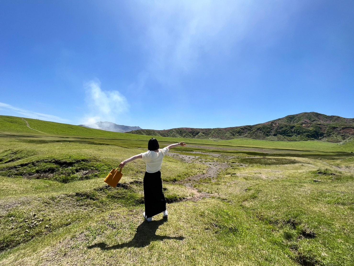 熊本景點阿蘇自由行┃交通整理!近看震撼阿蘇中岳火山口噴煙 騎馬欣賞阿蘇草千里濱草原 douce Nucca赤牛漢堡排 - 第17張圖 熊本景點阿蘇自由行┃交通整理!近看震撼阿蘇中岳火山口噴煙 騎馬欣賞阿蘇草千里濱草原 douce Nucca赤牛漢堡排