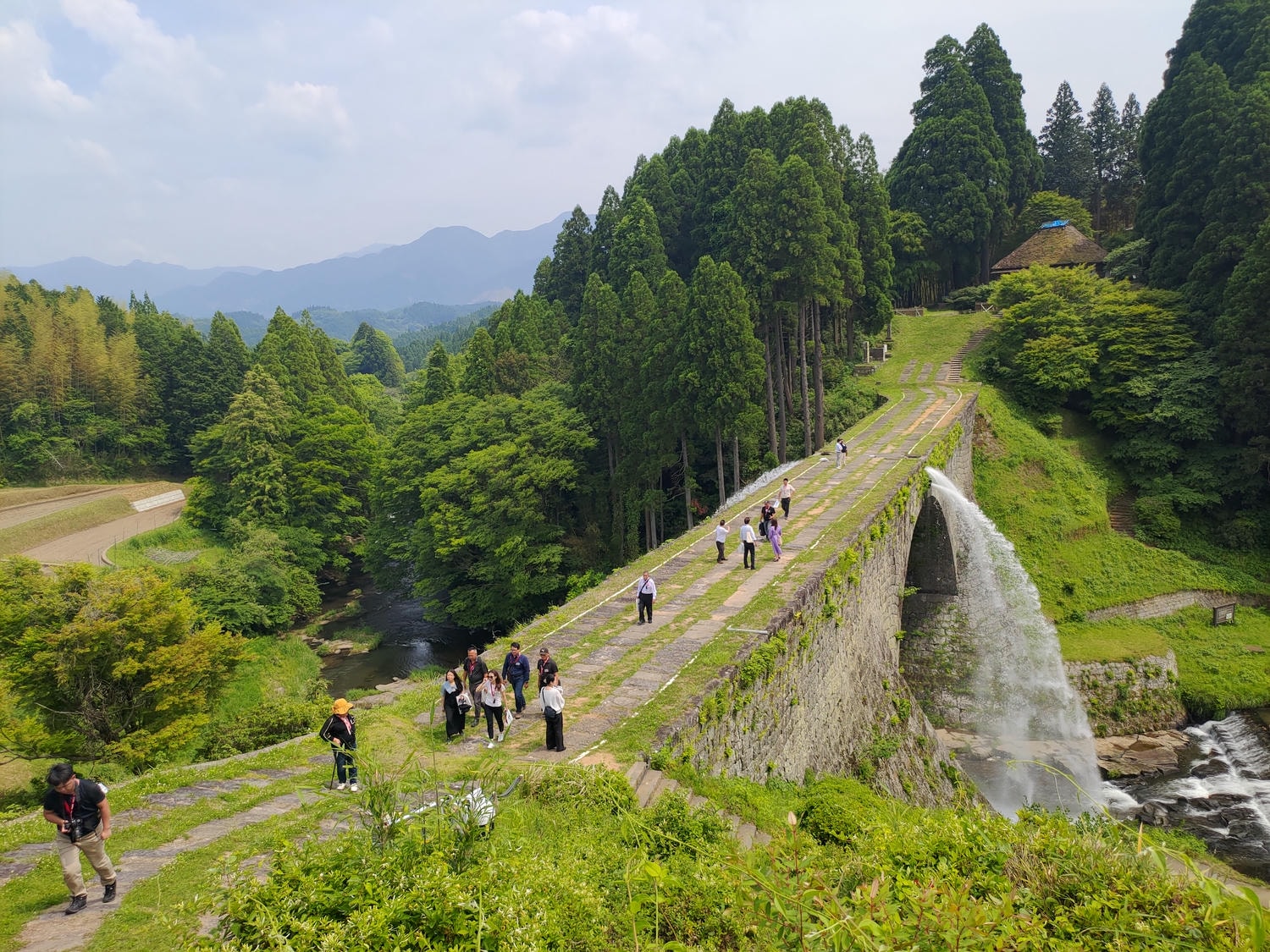 直飛熊本見證兩座國寶┃日本最南國寶建築物「青井阿蘇神社」+日本首座土木建築物國寶「通潤橋」飛瀑壯麗放水 - 第27張圖 直飛熊本見證兩座國寶┃日本最南國寶建築物「青井阿蘇神社」+日本首座土木建築物國寶「通潤橋」飛瀑壯麗放水