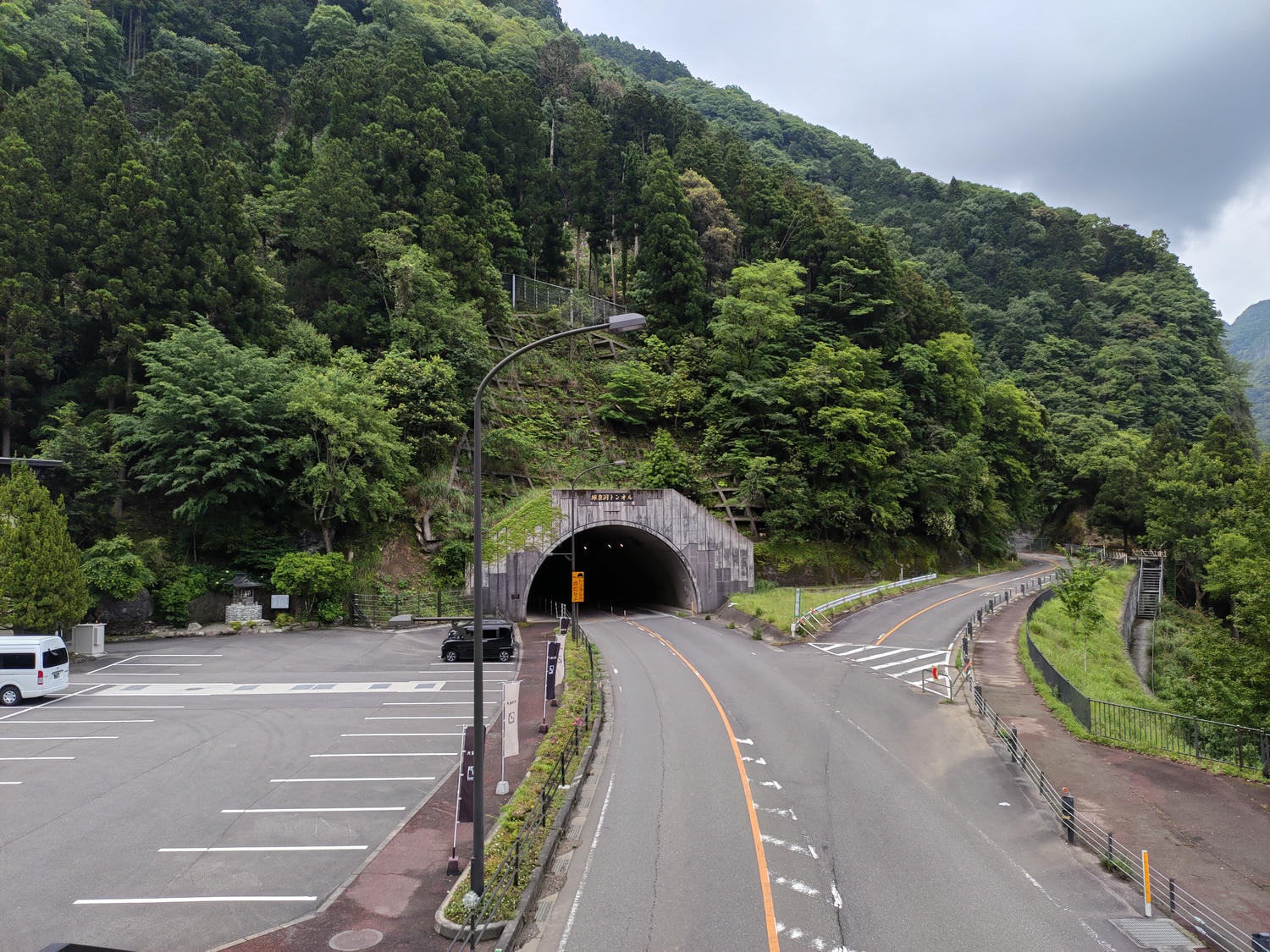 熊本南部景點┃3億年自然神秘!日本三大鐘乳石球磨村「球泉洞」很有看頭好走不怕!複合式伴手禮書店展望台 - 第32張圖 熊本南部景點┃3億年自然神秘!日本三大鐘乳石球磨村「球泉洞」很有看頭好走不怕!複合式伴手禮書店展望台