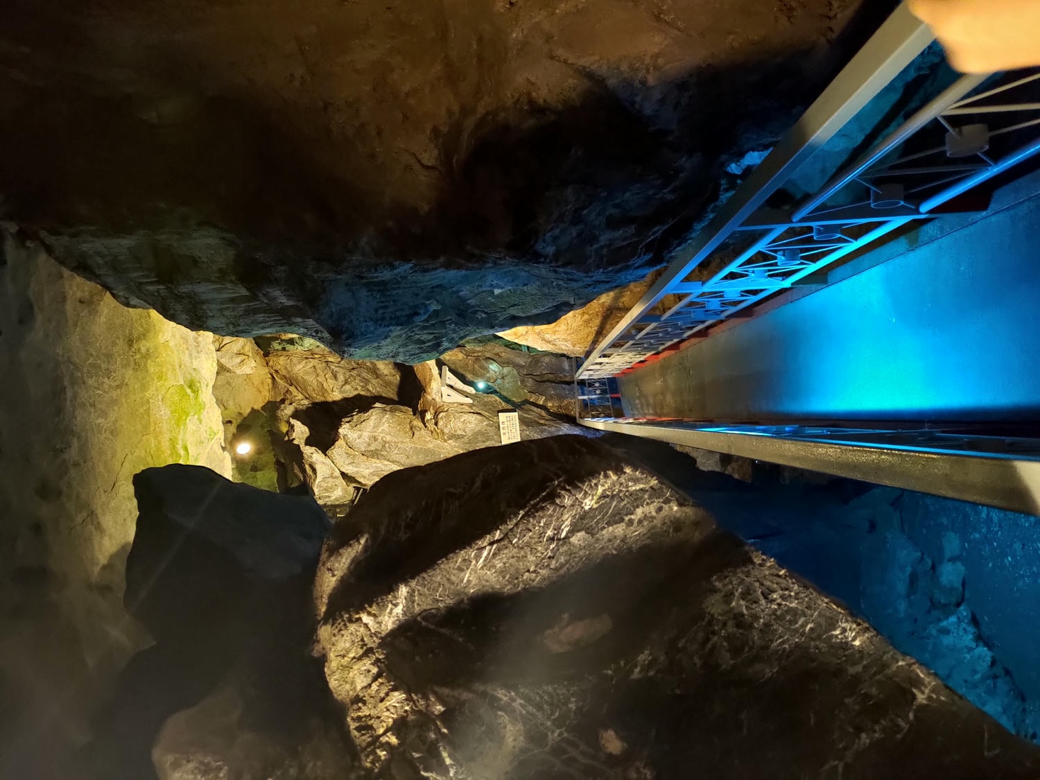 熊本南部景點┃3億年自然神秘!日本三大鐘乳石球磨村「球泉洞」很有看頭好走不怕!複合式伴手禮書店展望台 - 第12張圖 熊本南部景點┃3億年自然神秘!日本三大鐘乳石球磨村「球泉洞」很有看頭好走不怕!複合式伴手禮書店展望台
