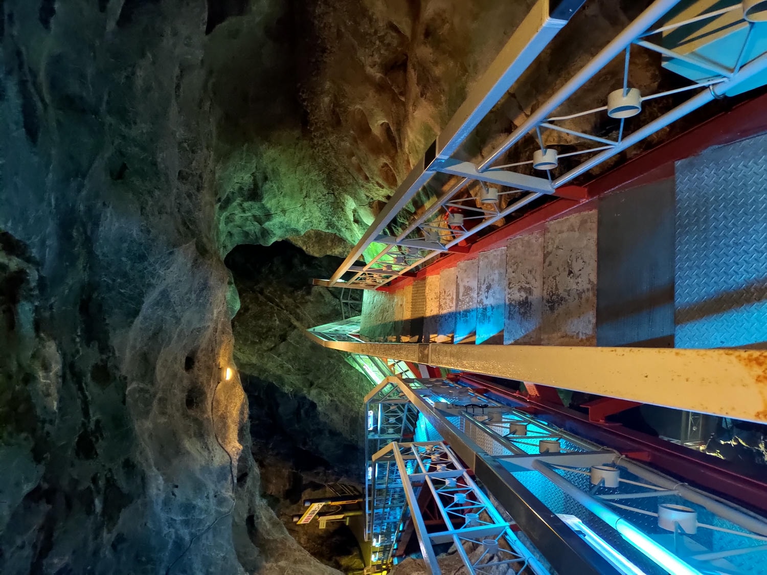 熊本南部景點┃3億年自然神秘!日本三大鐘乳石球磨村「球泉洞」很有看頭好走不怕!複合式伴手禮書店展望台 - 第1張圖 熊本南部景點┃3億年自然神秘!日本三大鐘乳石球磨村「球泉洞」很有看頭好走不怕!複合式伴手禮書店展望台