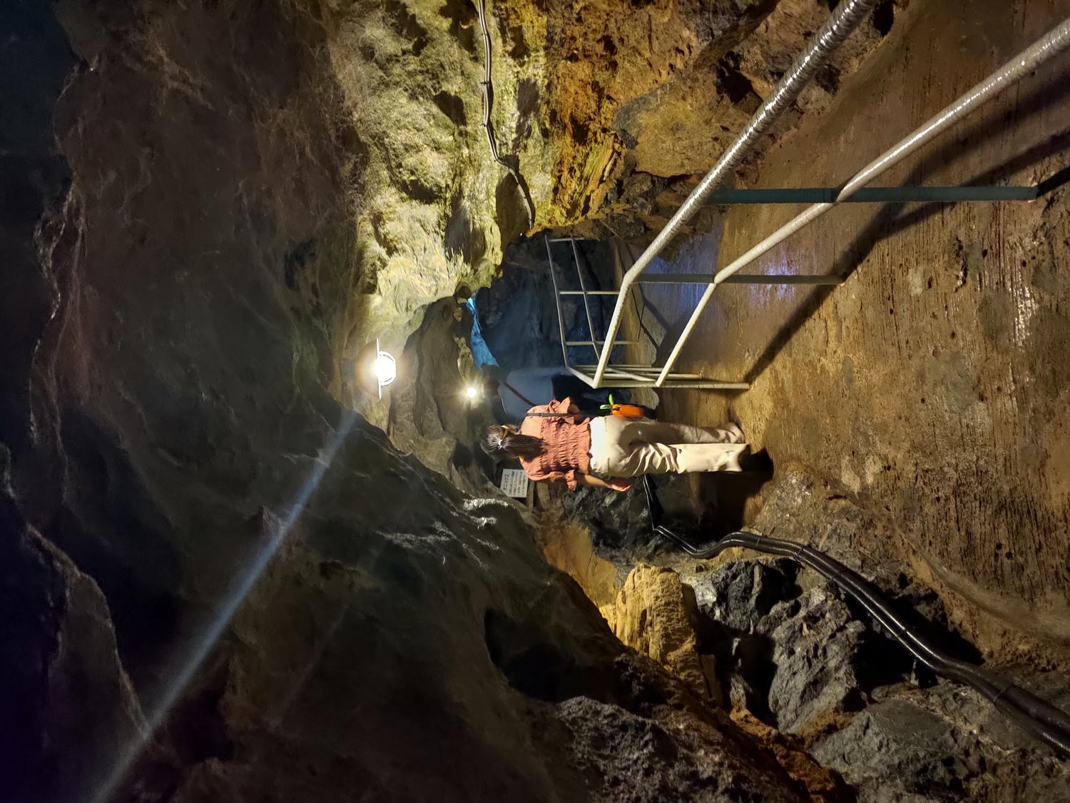 熊本南部景點┃3億年自然神秘!日本三大鐘乳石球磨村「球泉洞」很有看頭好走不怕!複合式伴手禮書店展望台 - 第15張圖 熊本南部景點┃3億年自然神秘!日本三大鐘乳石球磨村「球泉洞」很有看頭好走不怕!複合式伴手禮書店展望台