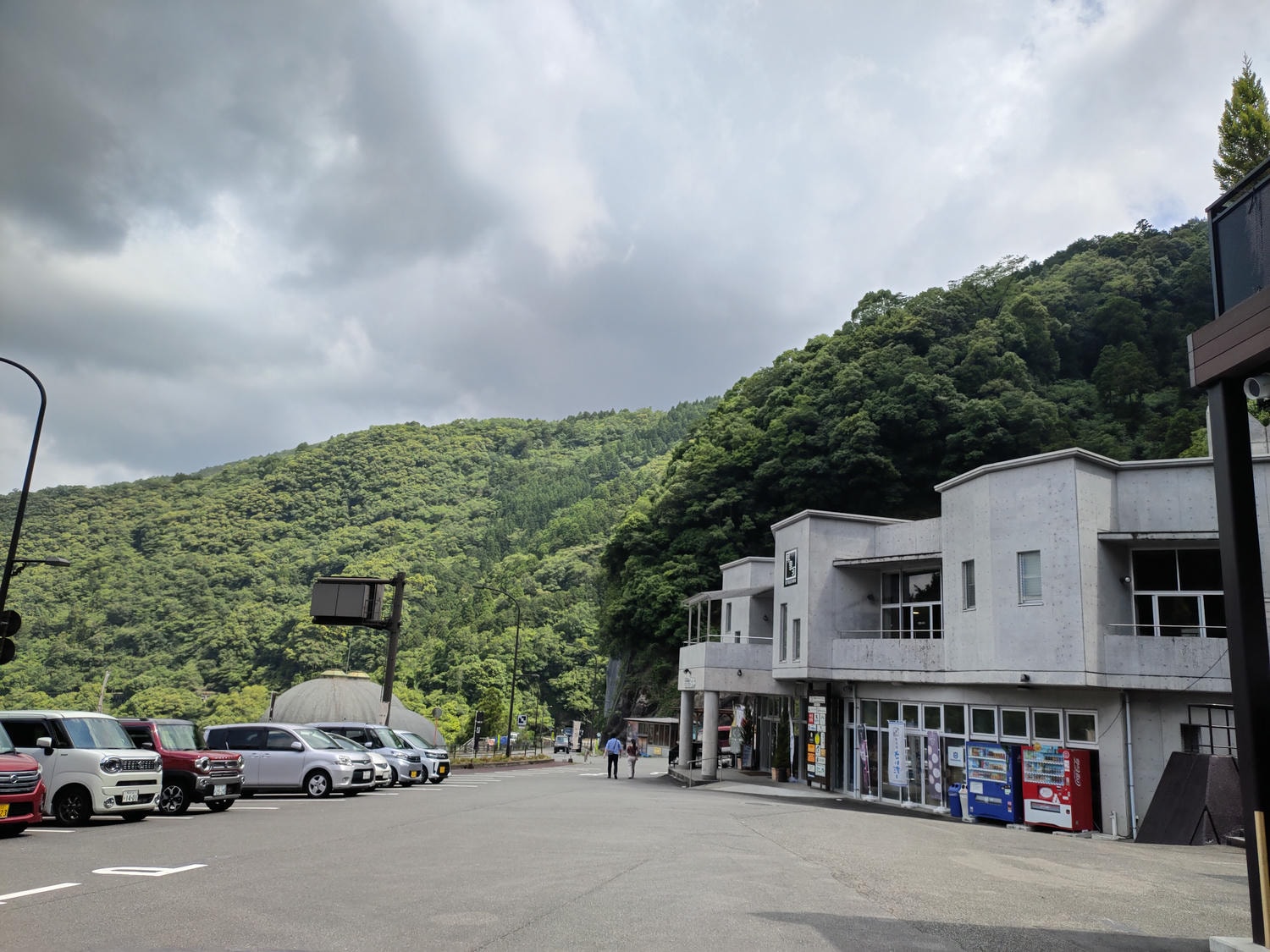 熊本南部景點┃3億年自然神秘!日本三大鐘乳石球磨村「球泉洞」很有看頭好走不怕!複合式伴手禮書店展望台 - 第23張圖 熊本南部景點┃3億年自然神秘!日本三大鐘乳石球磨村「球泉洞」很有看頭好走不怕!複合式伴手禮書店展望台