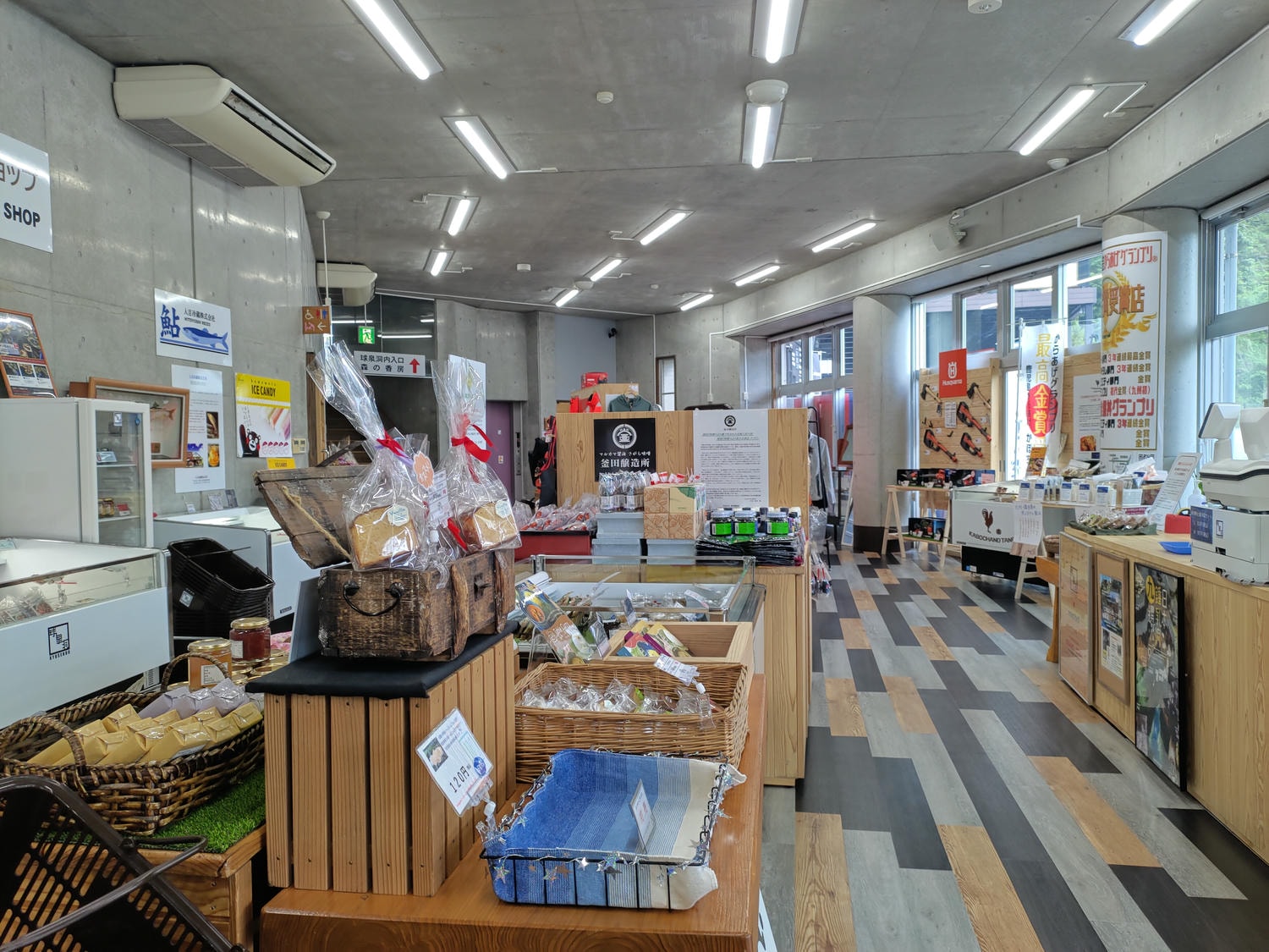 熊本南部景點┃3億年自然神秘!日本三大鐘乳石球磨村「球泉洞」很有看頭好走不怕!複合式伴手禮書店展望台 - 第28張圖 熊本南部景點┃3億年自然神秘!日本三大鐘乳石球磨村「球泉洞」很有看頭好走不怕!複合式伴手禮書店展望台