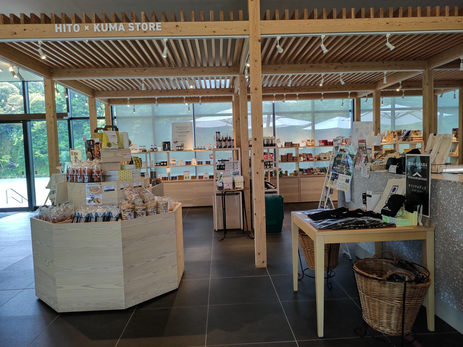 南熊本景點┃球磨燒酎博物館白岳傳承藏 八代港熊本熊公園 國寶青井阿蘇神社 球磨川遊船 鐘乳石球泉洞 肥薩橘子鐵道