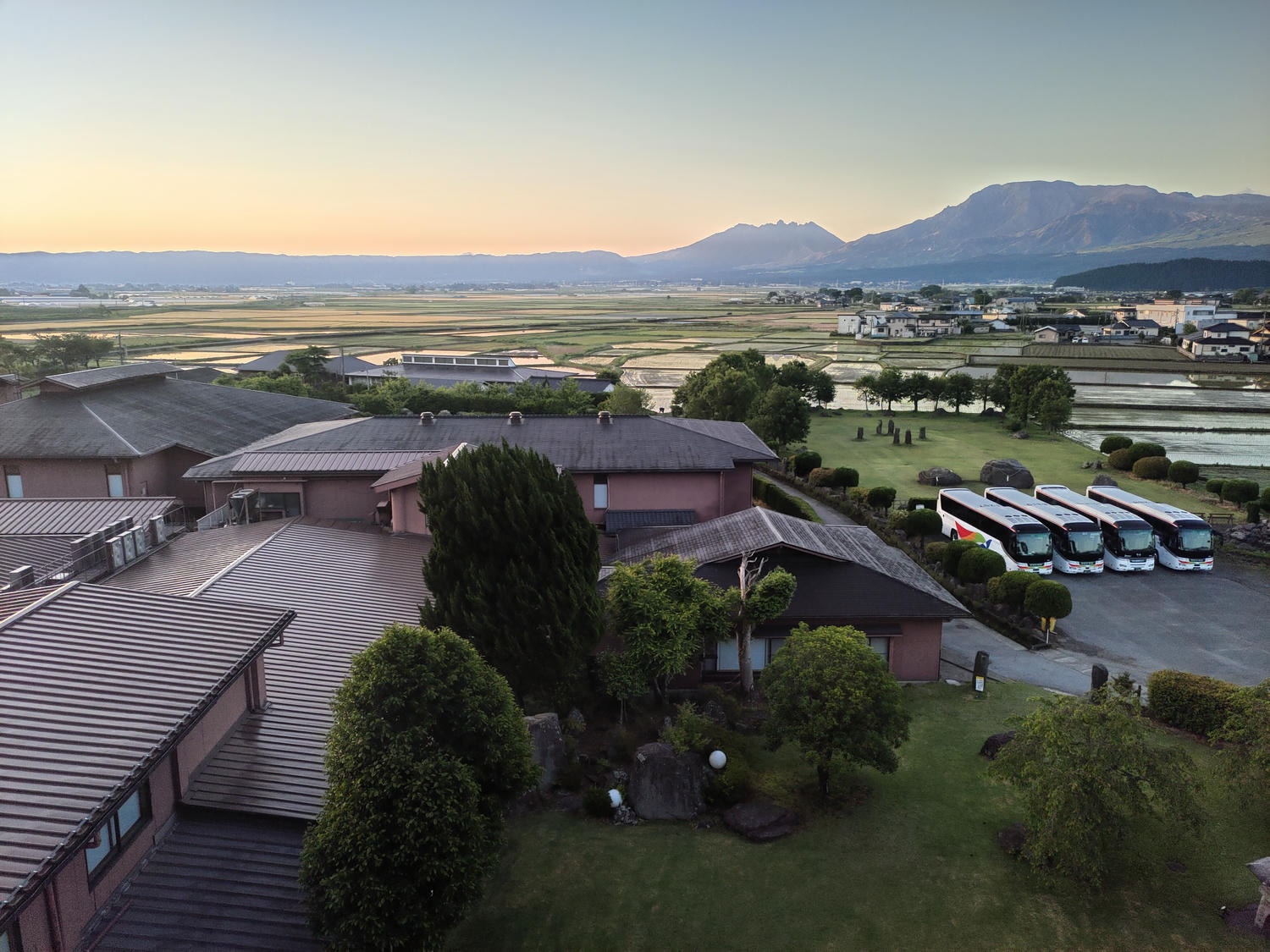 熊本阿蘇住宿┃頂樓天然溫泉絕佳田園風景「阿蘇廣場飯店」(Aso Plaza Hotel)一泊二食 VIP貴賓室品酒 免費接駁車 - 第18張圖 熊本阿蘇住宿┃頂樓天然溫泉絕佳田園風景「阿蘇廣場飯店」(Aso Plaza Hotel)一泊二食 VIP貴賓室品酒 免費接駁車