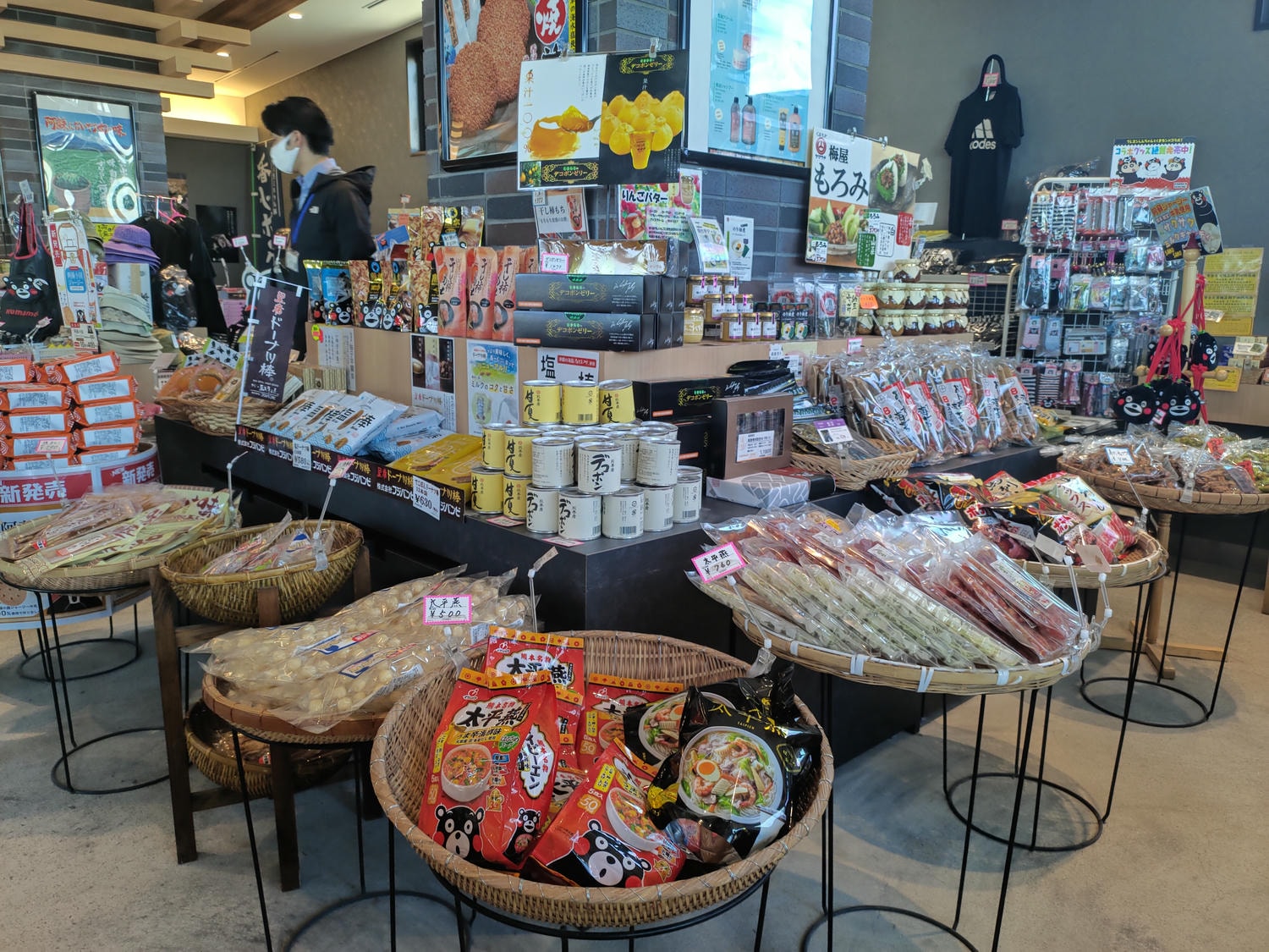 熊本景點阿蘇自由行┃交通整理!近看震撼阿蘇中岳火山口噴煙 騎馬欣賞阿蘇草千里濱草原 douce Nucca赤牛漢堡排 - 第29張圖 熊本景點阿蘇自由行┃交通整理!近看震撼阿蘇中岳火山口噴煙 騎馬欣賞阿蘇草千里濱草原 douce Nucca赤牛漢堡排