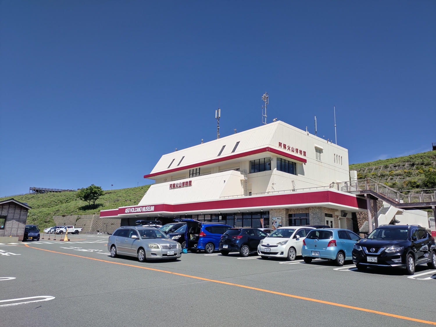 熊本景點阿蘇自由行┃交通整理!近看震撼阿蘇中岳火山口噴煙 騎馬欣賞阿蘇草千里濱草原 douce Nucca赤牛漢堡排 - 第3張圖 熊本景點阿蘇自由行┃交通整理!近看震撼阿蘇中岳火山口噴煙 騎馬欣賞阿蘇草千里濱草原 douce Nucca赤牛漢堡排