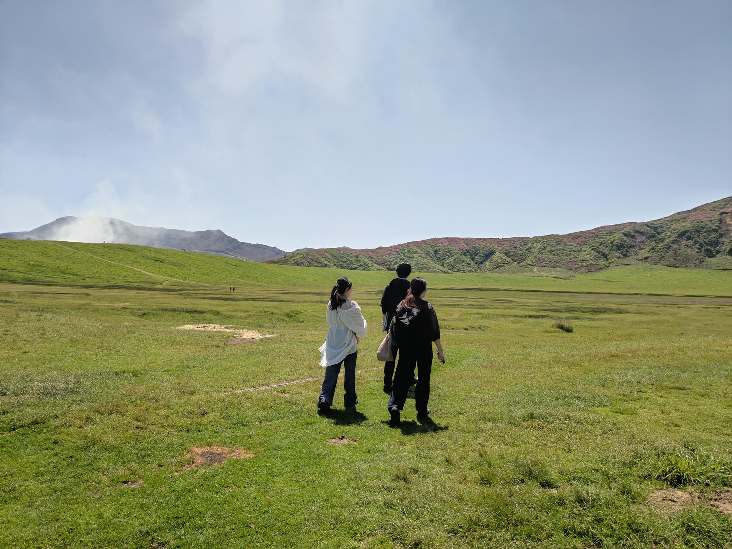 熊本景點阿蘇自由行┃交通整理!近看震撼阿蘇中岳火山口噴煙 騎馬欣賞阿蘇草千里濱草原 douce Nucca赤牛漢堡排 - 第5張圖 熊本景點阿蘇自由行┃交通整理!近看震撼阿蘇中岳火山口噴煙 騎馬欣賞阿蘇草千里濱草原 douce Nucca赤牛漢堡排