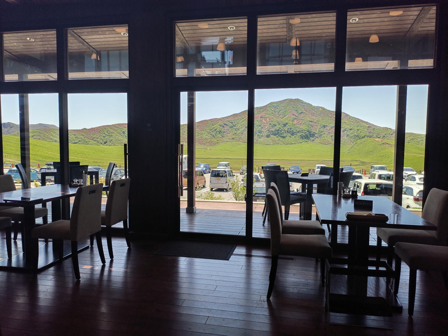 熊本景點阿蘇自由行┃交通整理!近看震撼阿蘇中岳火山口噴煙 騎馬欣賞阿蘇草千里濱草原 douce Nucca赤牛漢堡排 - 第23張圖 熊本景點阿蘇自由行┃交通整理!近看震撼阿蘇中岳火山口噴煙 騎馬欣賞阿蘇草千里濱草原 douce Nucca赤牛漢堡排