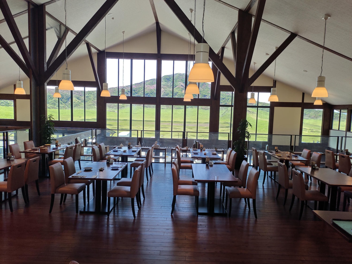 熊本景點阿蘇自由行┃交通整理!近看震撼阿蘇中岳火山口噴煙 騎馬欣賞阿蘇草千里濱草原 douce Nucca赤牛漢堡排 - 第22張圖 熊本景點阿蘇自由行┃交通整理!近看震撼阿蘇中岳火山口噴煙 騎馬欣賞阿蘇草千里濱草原 douce Nucca赤牛漢堡排